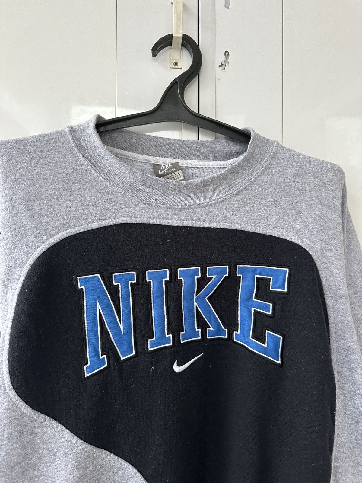 Nike Vintage Nike OverSize Sweatshirt Custom Distressed Y2K Size US L / EU 52-54 / 3 - 8 Thumbnail