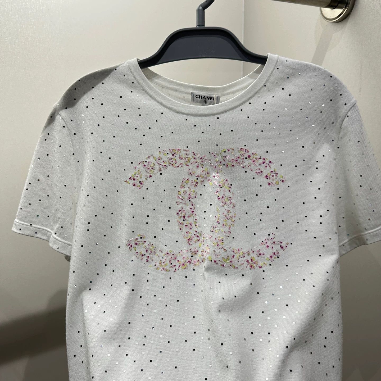 Chanel Chanel mar182 sequin floral logo short tee 38 Size S / US 4 / IT 40 - 6 Thumbnail