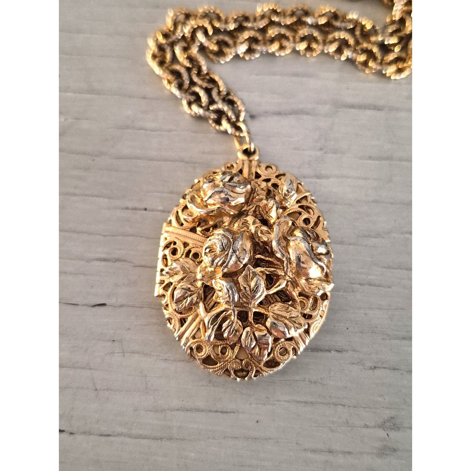 Other Vintage Ornate Roses Filigree Locket Necklace Size ONE SIZE - 1 Thumbnail