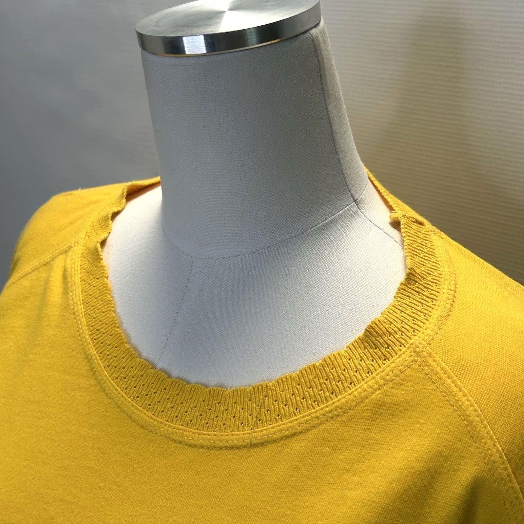 Vintage VINTAGE 80s Gene Ewing Bis Shirt Adults Large Yellow T-Shirt Monochrome, 100% Cotton, Hong Kong, Regular Fit, Casual Size L / US 10 / IT 46 - 2 Thumbnail