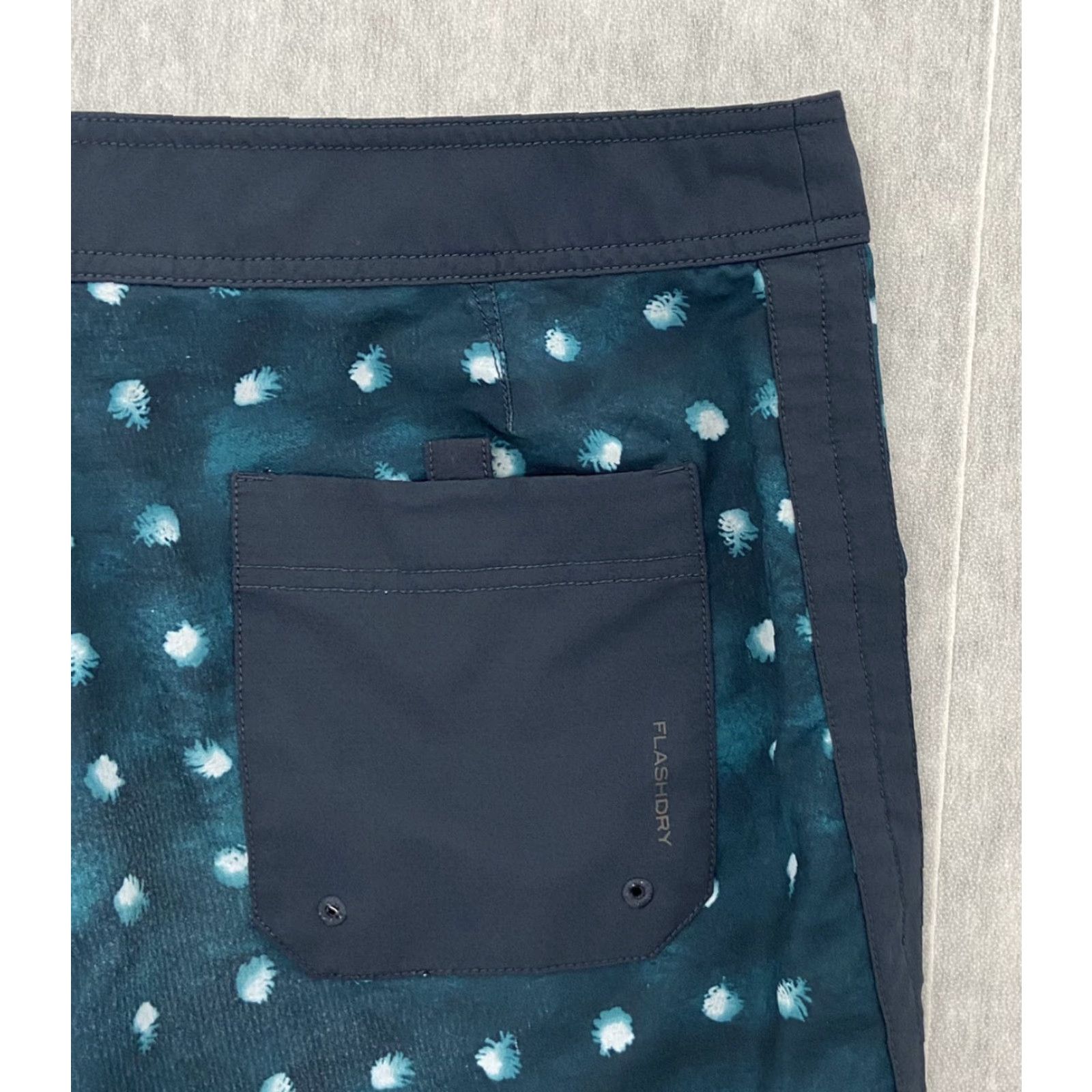 The North Face The North Face Mens 34 Blue Green Allover Print Short Trunks Swim Board Shorts Adult Bottom Beach Size US 34 / EU 50 - 5 Thumbnail