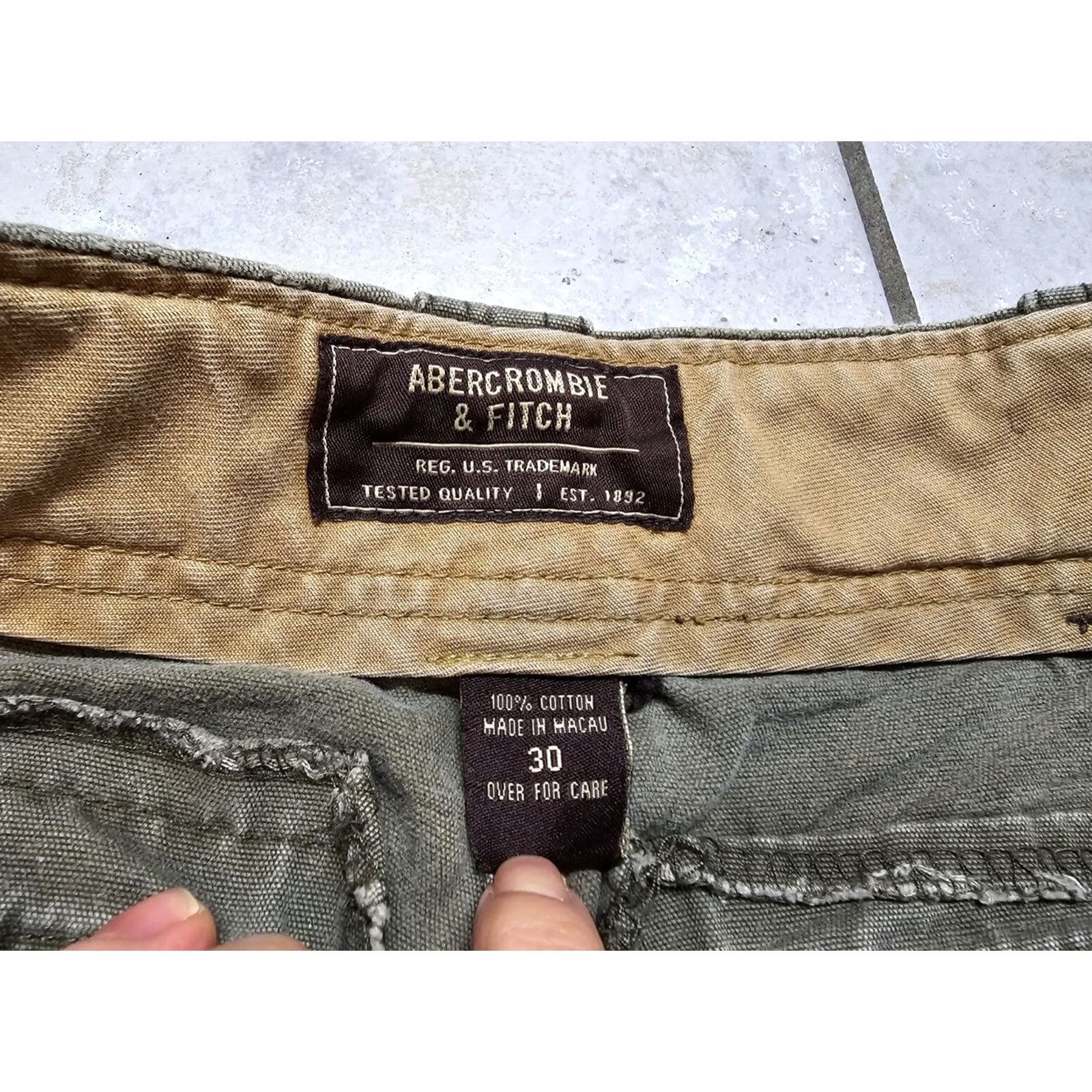 Abercrombie & Fitch VINTAGE Abercrombie & Fitch Cargo Shorts Mens 30 Green Belt Included Cargo Shorts 30 in Waist 23 in Out Side Leg Mens Size US 30 / EU 46 - 6 Thumbnail