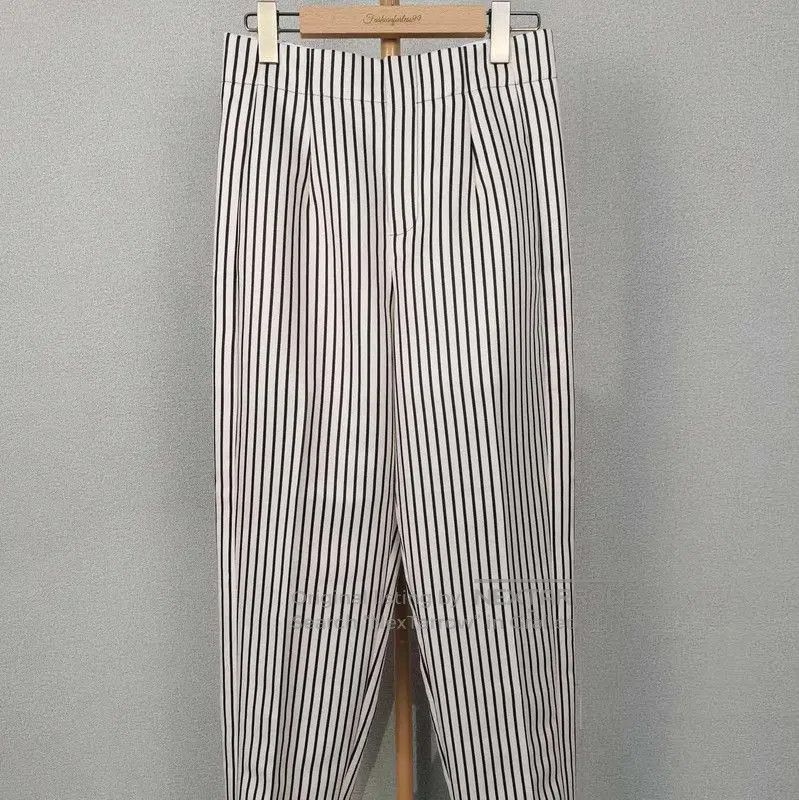 Louis Vuitton Louis Vuitton Color. Size 28" / US 6 / IT 42 - 1 Thumbnail
