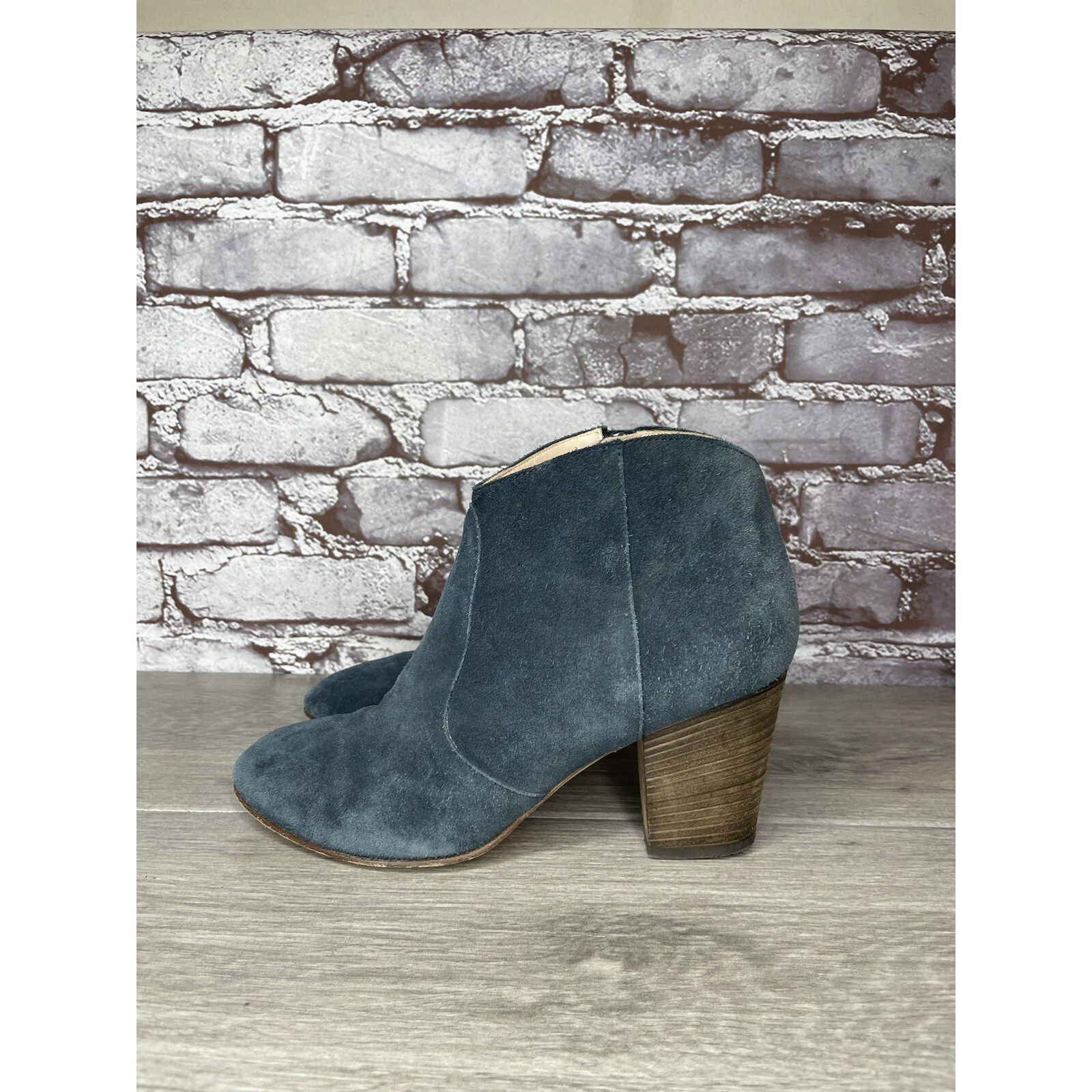 Club Monaco Club Monaco Brooklyn Blue Suede Side Zip Stacked Heel Bootie Size US 7.5 / IT 37.5 - 18 Thumbnail