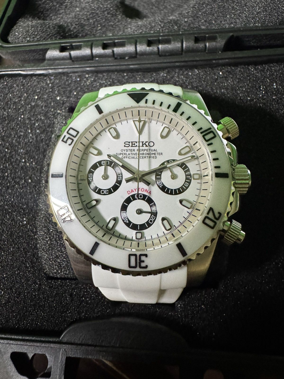 Seiko Custom Seiko VK63 Chronograph – White Dial, Green Bezel Size ONE SIZE - 1 Thumbnail