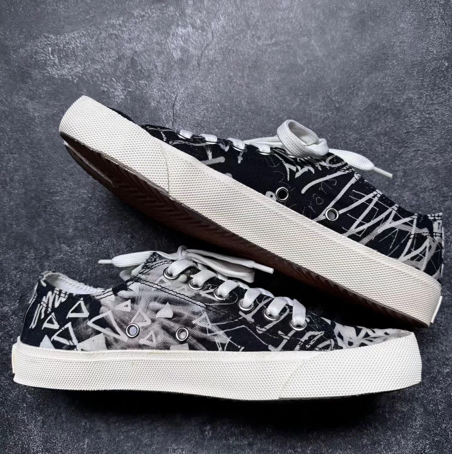 Maison Margiela Maison Margiela Tabi Doodle Sneaker 39 Mint Size US 6 / EU 39 - 4 Thumbnail