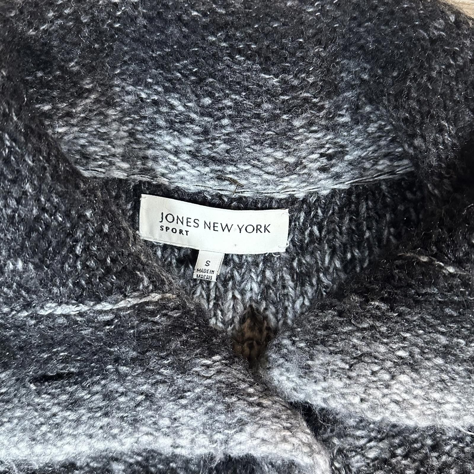 Jones New York Women’s Sweater Black Gray Ombre Stripe S Vintage Size S / US 4 / IT 40 - 4 Thumbnail