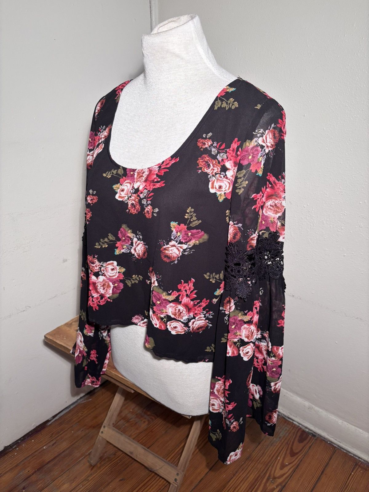 Forever 21 Forever 21 Belle Sleeve Floral Crop Blouse Size L / US 10 / IT 46 - 5 Thumbnail