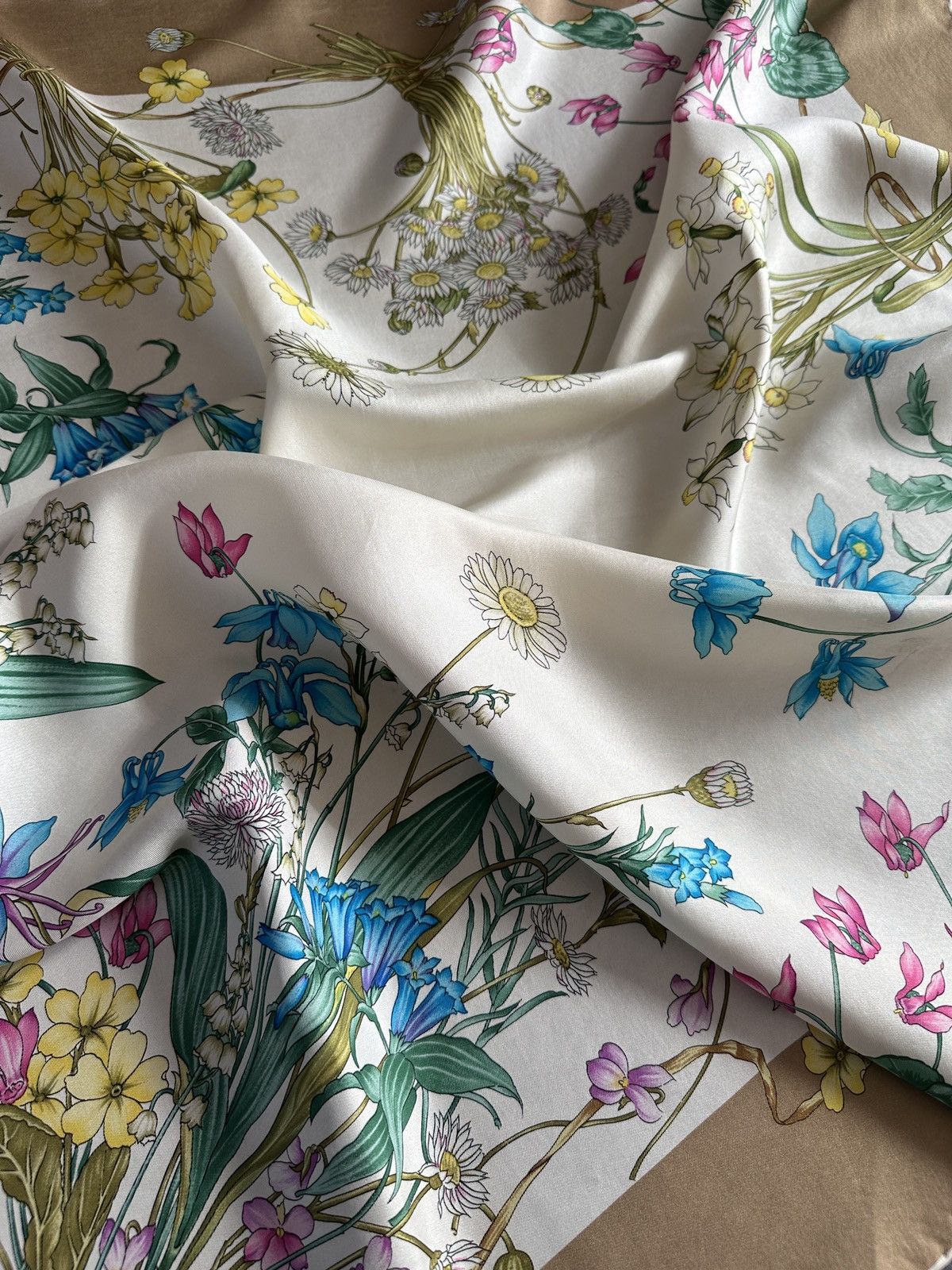 Gucci Vintage GUCCI Light Brown Floral Print Silk Scarf Size ONE SIZE - 3 Thumbnail