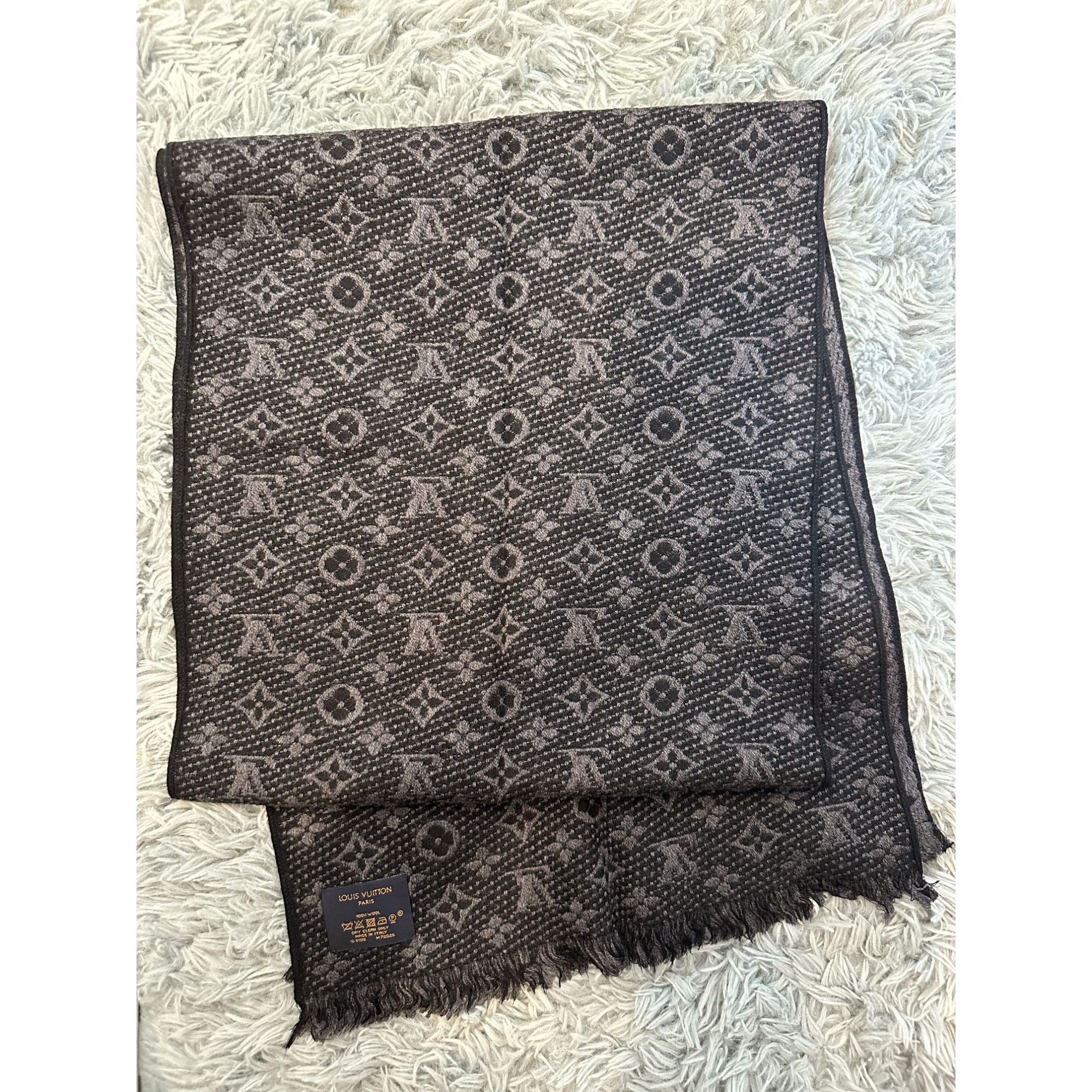 Louis Vuitton Louis Vuitton Monogram Scarf 100% Wool Made In Italy Size ONE SIZE - 2 Thumbnail