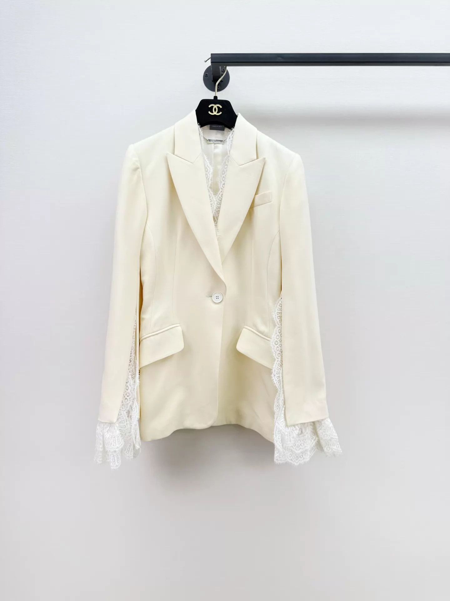 Alexander McQueen Alexander McQueen lace panel blazer 40 Authentic cream white Size S / US 4 / IT 40 - 1 Thumbnail