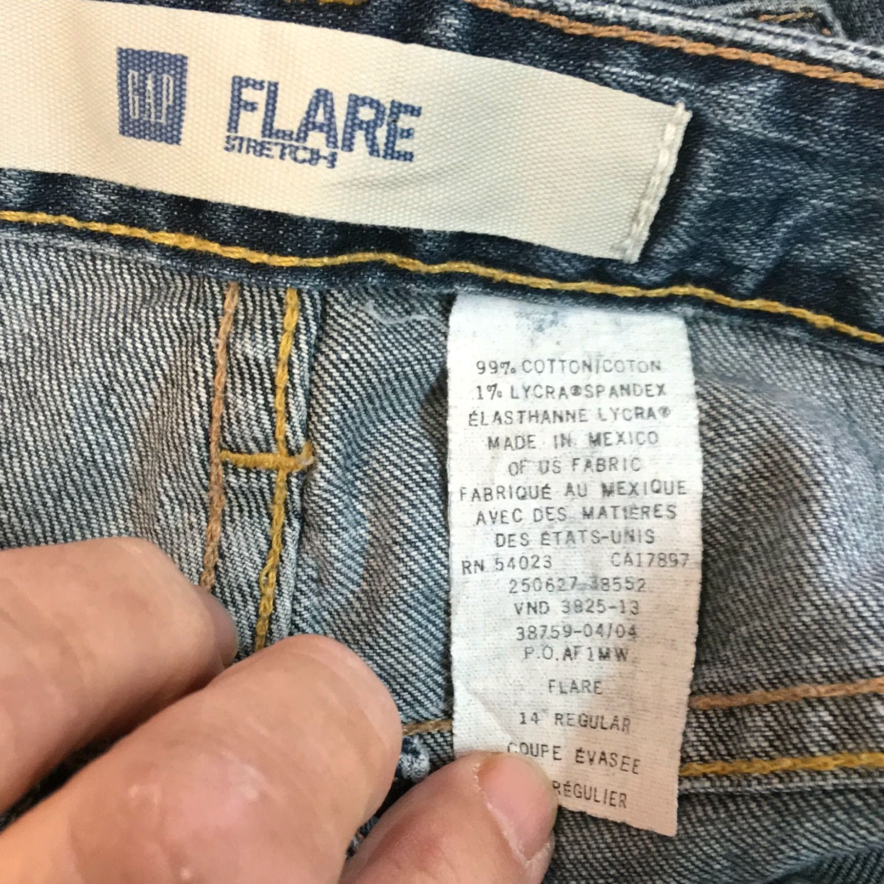 Gap VINTAGE Gap Womens Flared Jeans Size 14 36X32 Blue Denim Stretch Casual Dressy Size 36" / US 14 / IT 50 - 7 Thumbnail