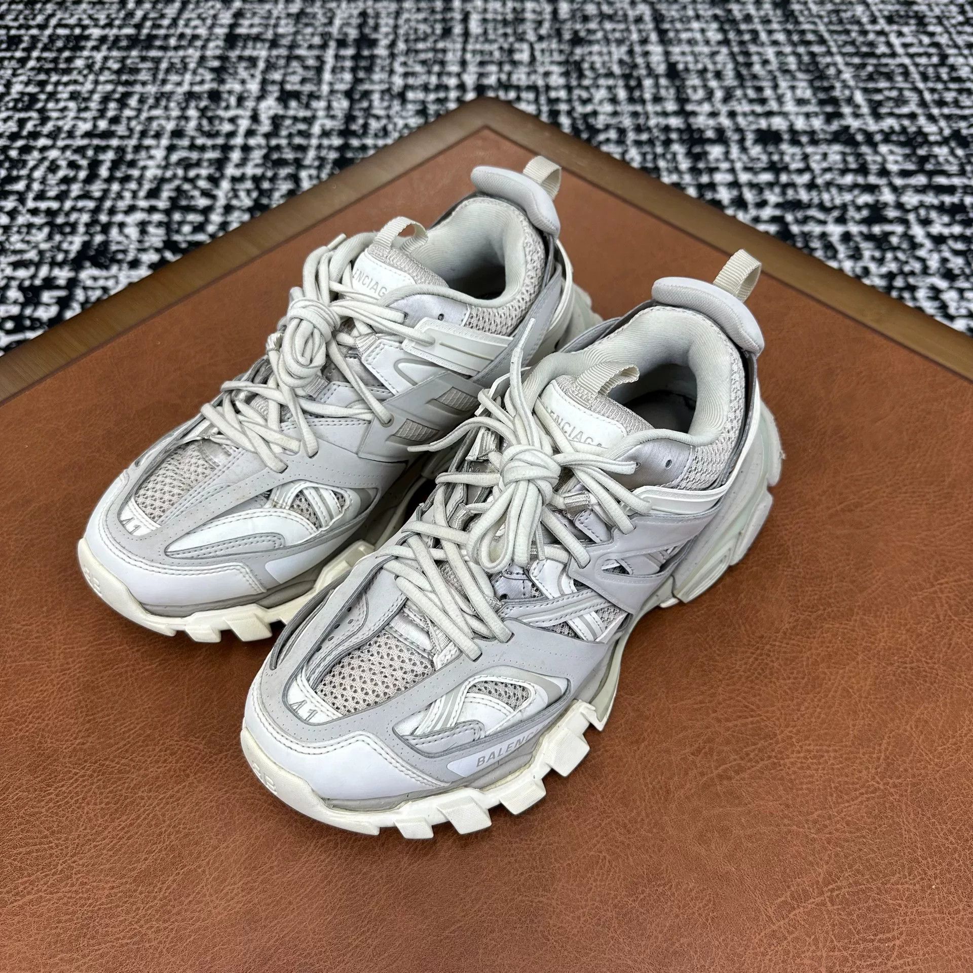 Balenciaga Balenciaga Brown Lowtop Sneakers 8 Men Size US 8 / EU 41 - 1 Thumbnail