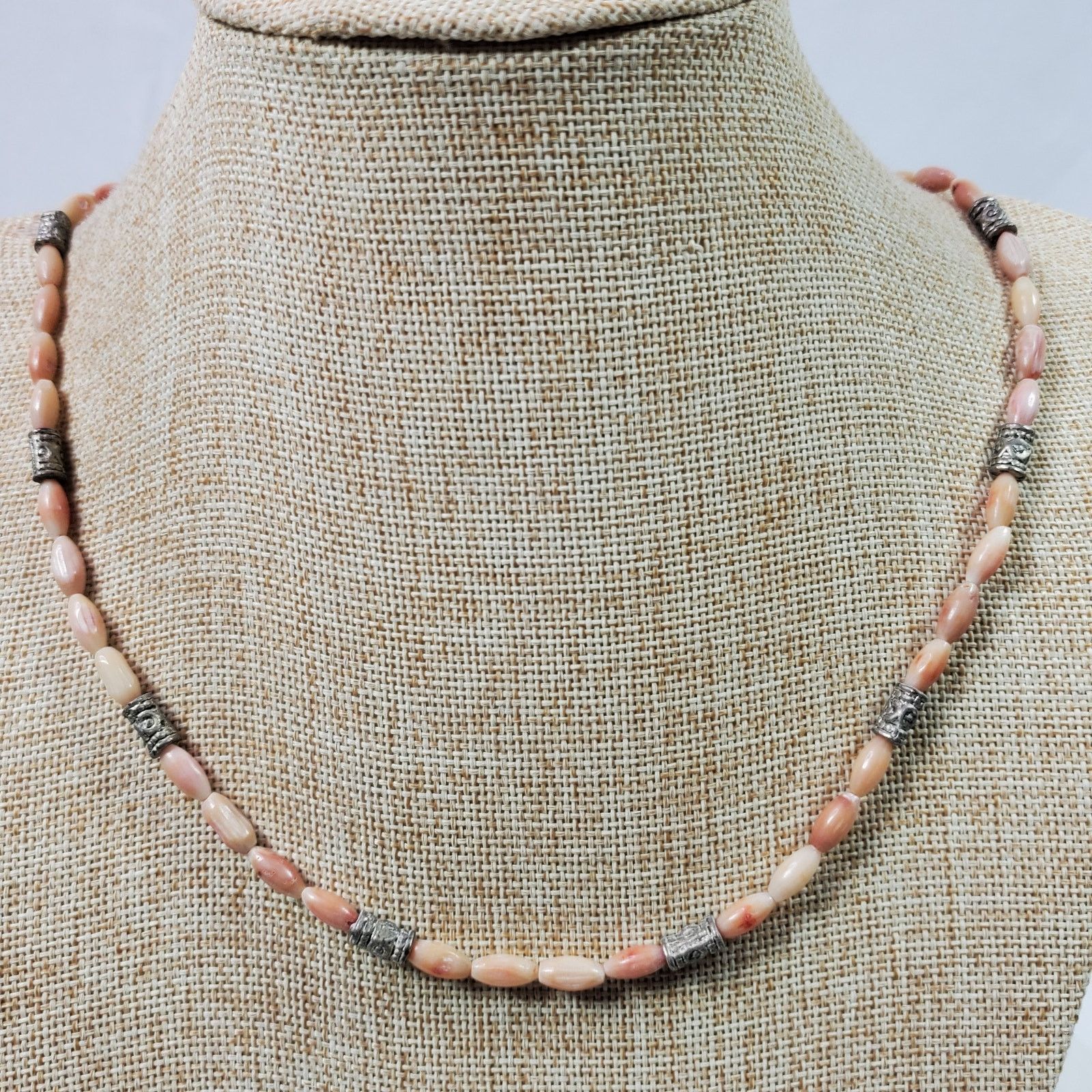 The Unbranded Brand Vintage Pale Pink Shell Necklace 20" Silver Tone Size ONE SIZE - 1 Thumbnail