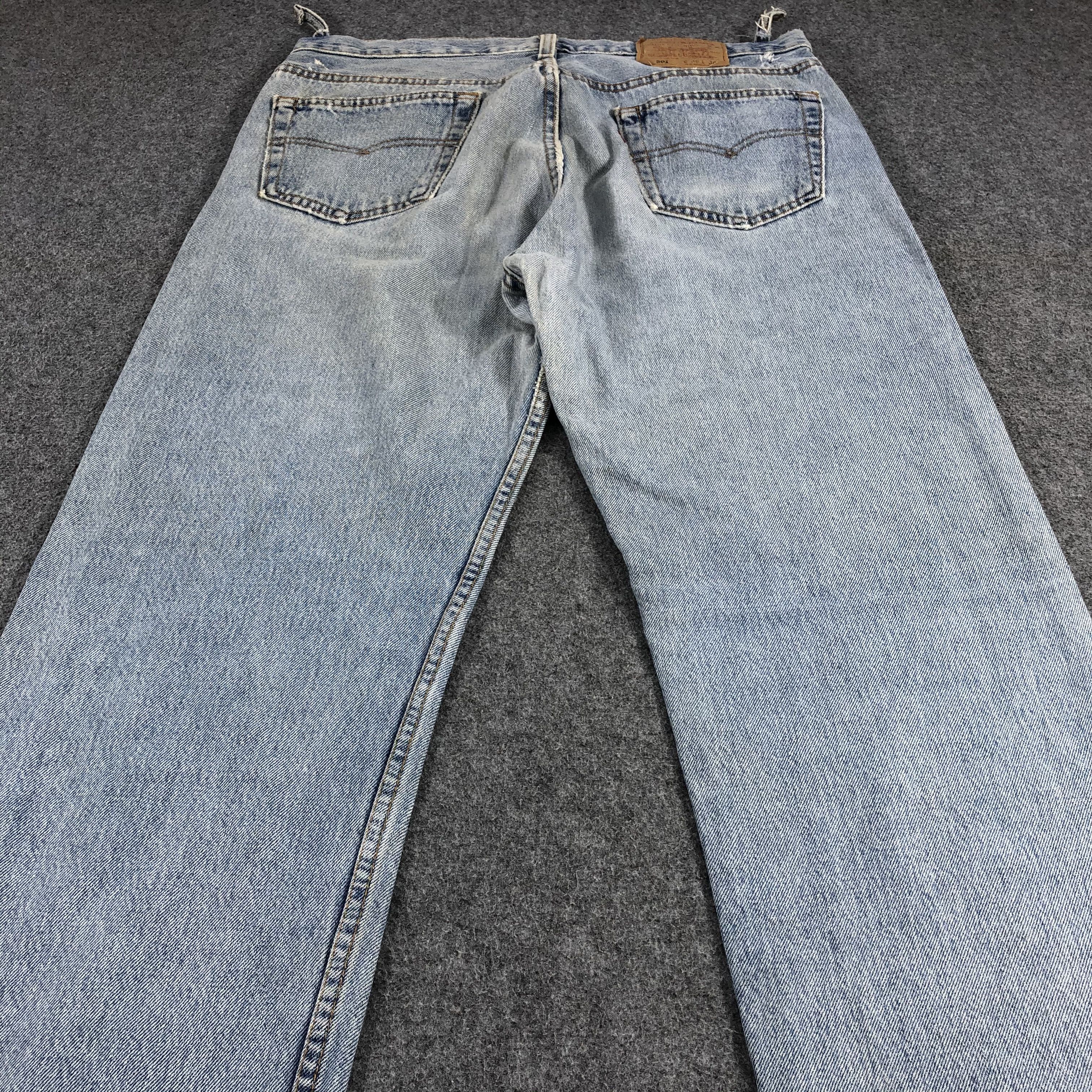 Levi's Vintage 90s Light Wash Levis 501 Jeans-JM1350 Size US 35 - 4 Thumbnail