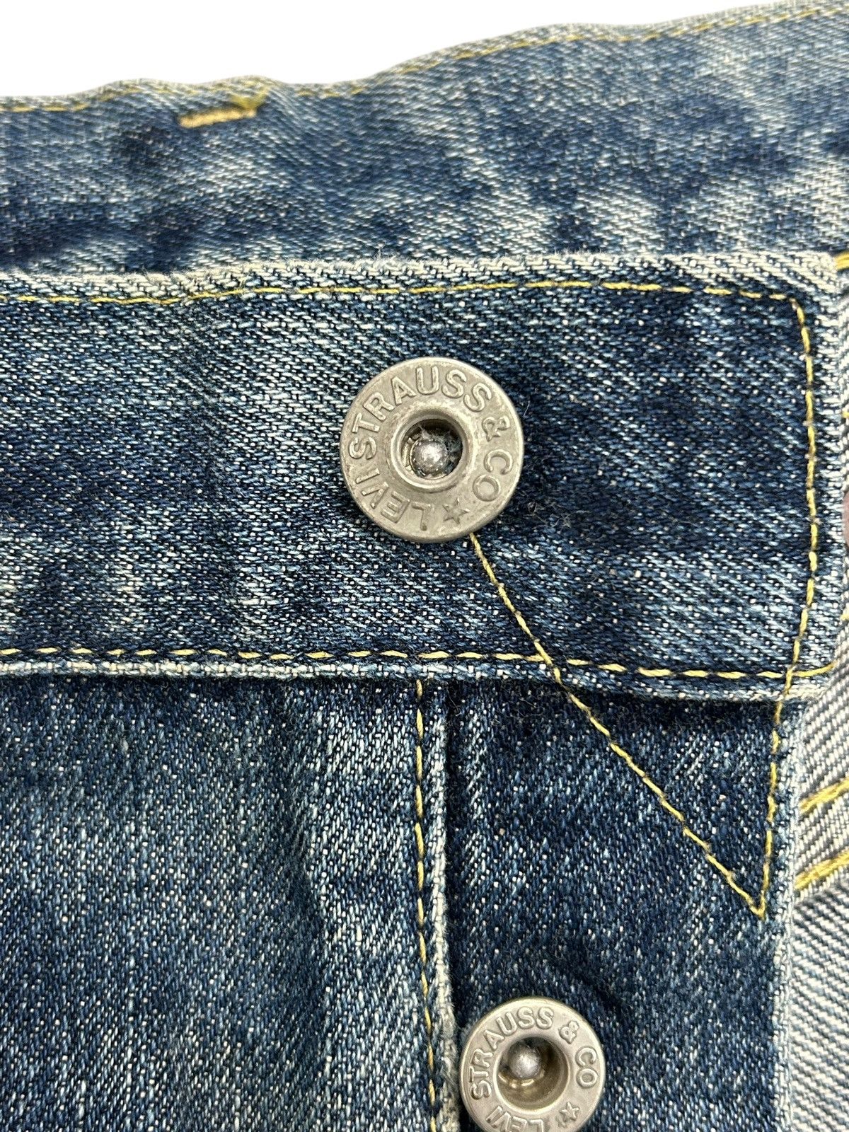 Levi's Vintage Levis 702 Big E Button Fly Buckle Selvedge Distress Size US 33 - 14 Thumbnail