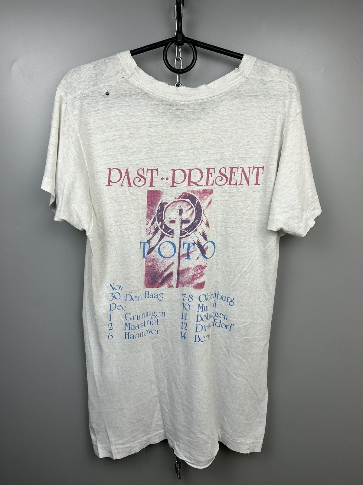 Band Tees × Vintage Vintage 90s TOTO Past Present Tour T shirt Size US L / EU 52-54 / 3 - 3 Thumbnail