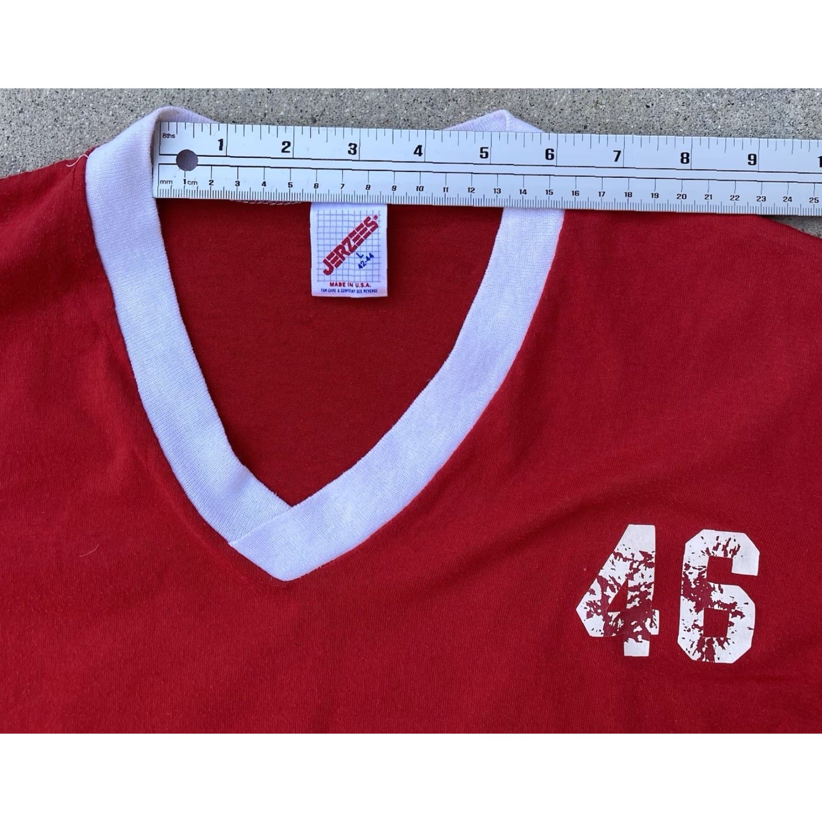 Jerzees VINTAGE Jerzees Red V-Neck Athletic Jersey Shirt Mens L Striped Sleeves 46 T-Shirt Size US L / EU 52-54 / 3 - 7 Thumbnail