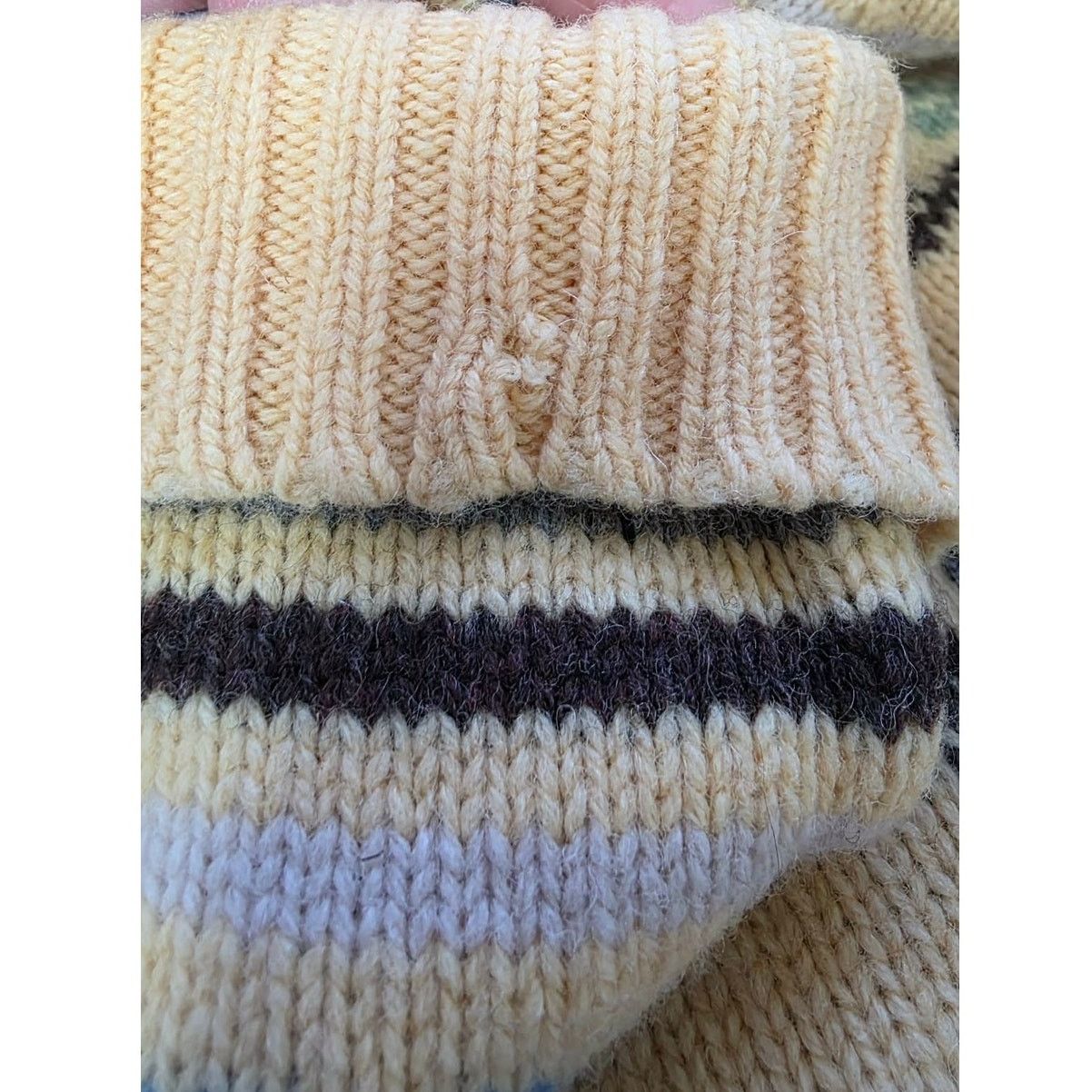 Old Navy Old Navy 100% Lambswool Fair Isle Knit V Neck Sweater Size XL / US 12-14 / IT 48-50 - 5 Thumbnail