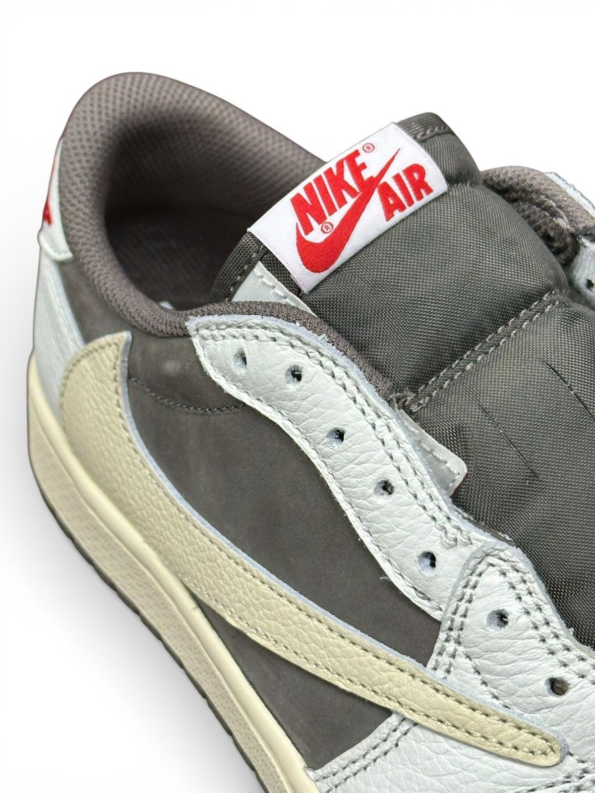 Jordan Brand × Travis Scott Size 7.5 - Jordan 1 Low OG x Travis Scott Reverse Mocha Low Size US 7.5 / EU 40-41 - 6 Thumbnail