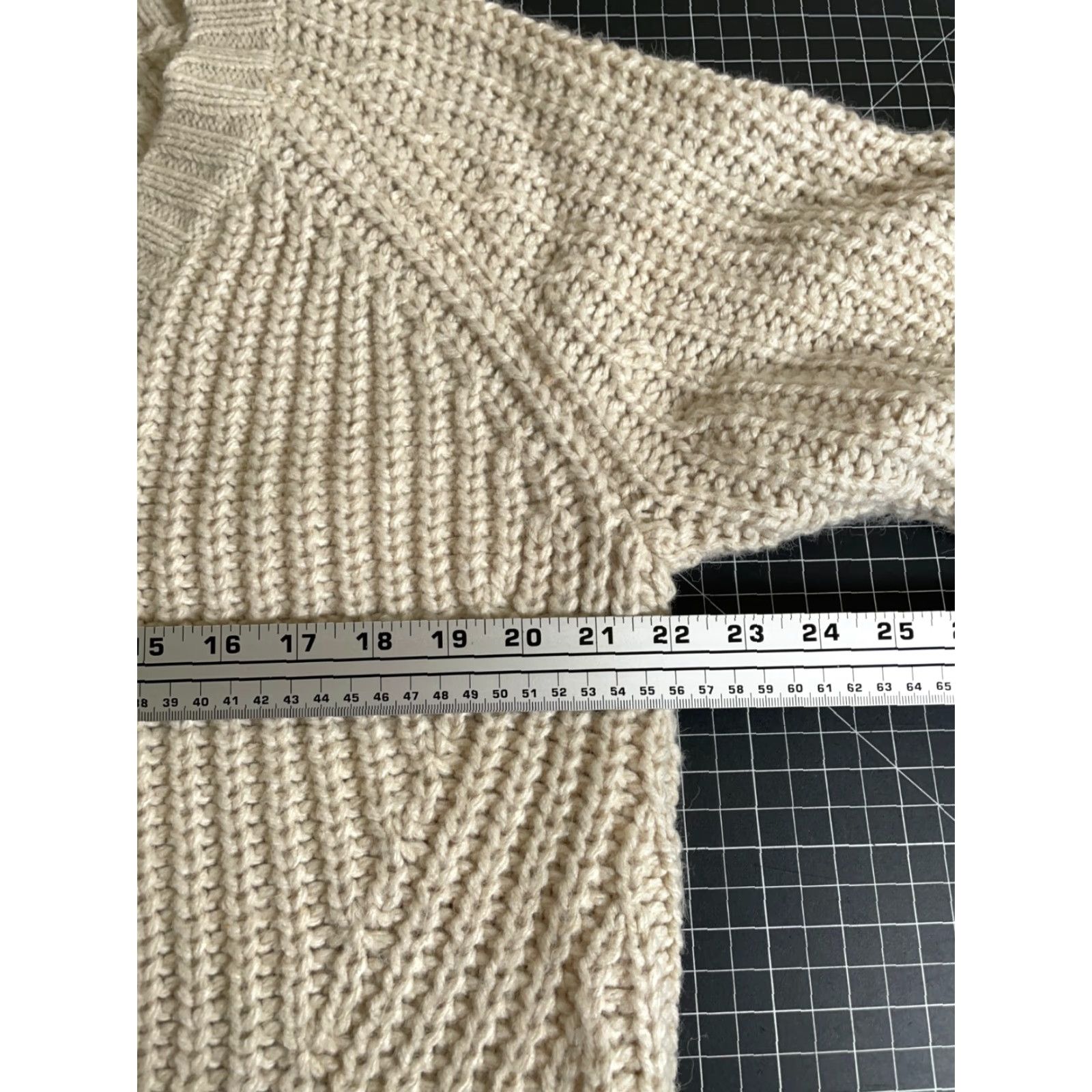 American Eagle Outfitters American Eagle Outfitters Sweater Adult Medium Beige V-Neck Chunky Knit Midweight Size US M / EU 48-50 / 2 - 5 Thumbnail