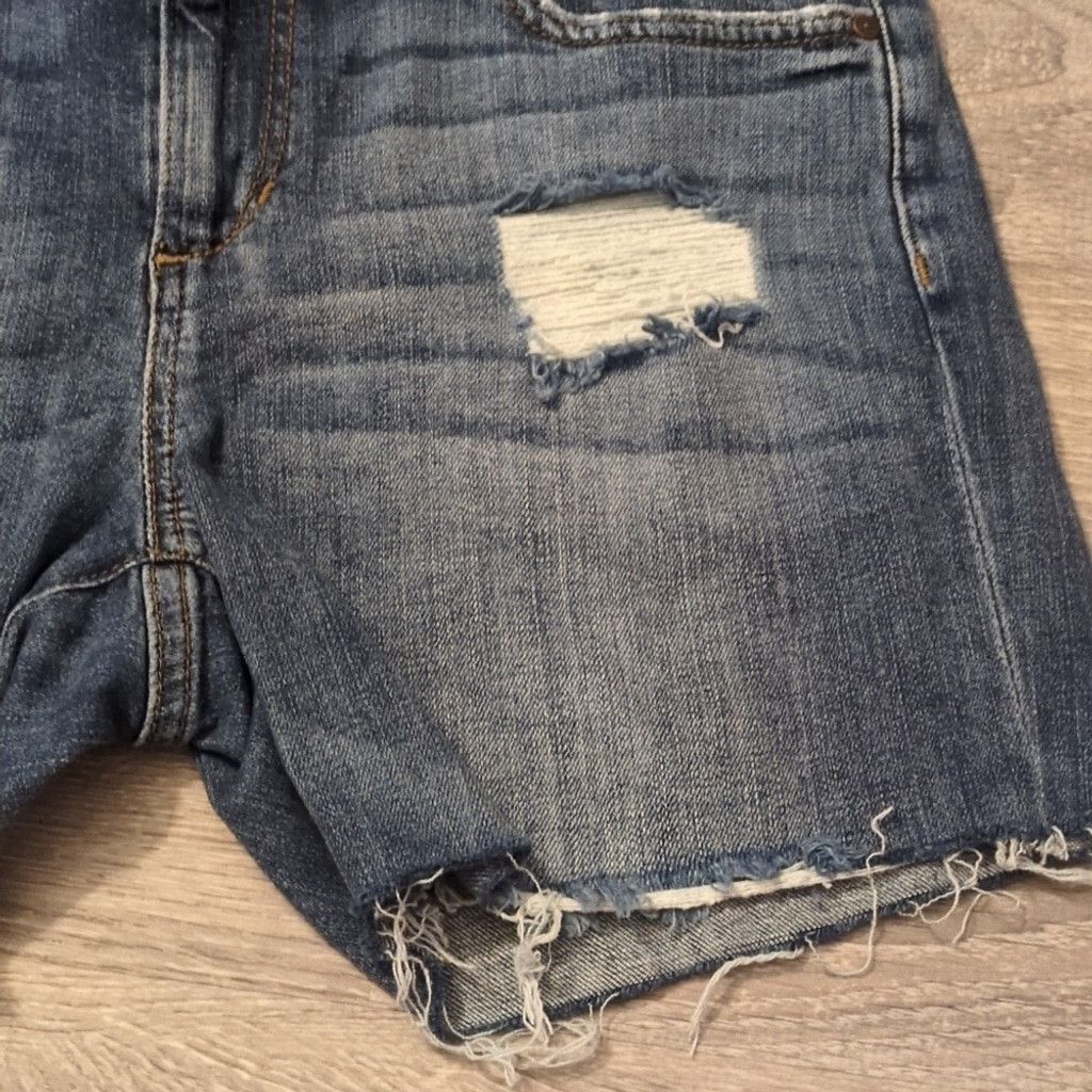 Joe's Joe's kency slim crop boyfriend distress jean shorts size 28 Size 28" / US 6 / IT 42 - 2 Thumbnail