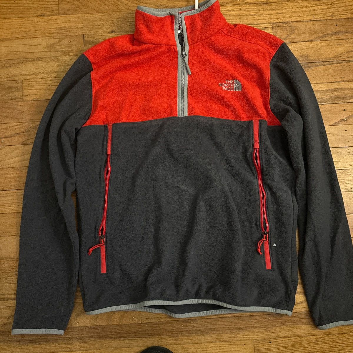The North Face The North Face red and grey fleece quarter zip Size US L / EU 52-54 / 3 - 1 Thumbnail