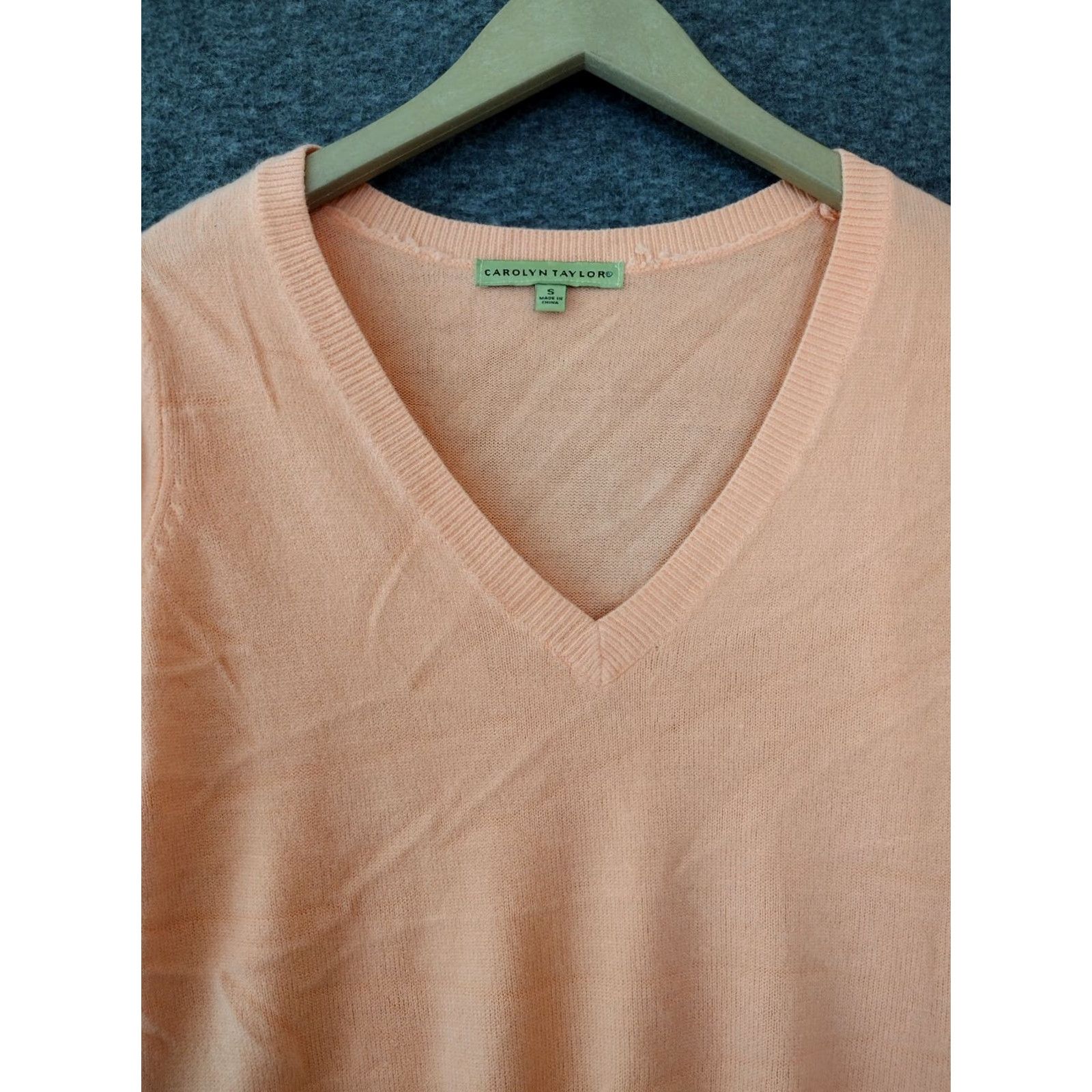 Vintage Carolyn Taylor S Sweater Women's Peach Long Sleeve V Neck Pullover Knit 100% Cotton Raglan Sleeve Solid Logo Fall Winter Casual Formal Secrets: No Size S / US 4 / IT 40 - 3 Thumbnail