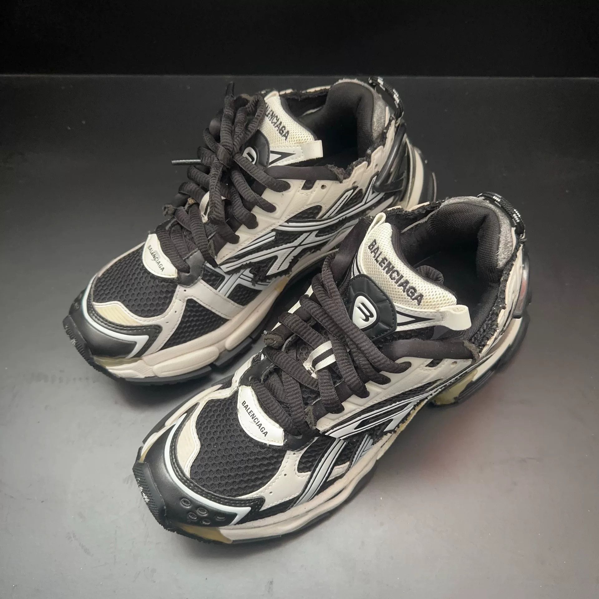 Balenciaga Balenciaga Running Black Lowtop Sneakers 41 Men Size US 8.5 / EU 41-42 - 1 Thumbnail
