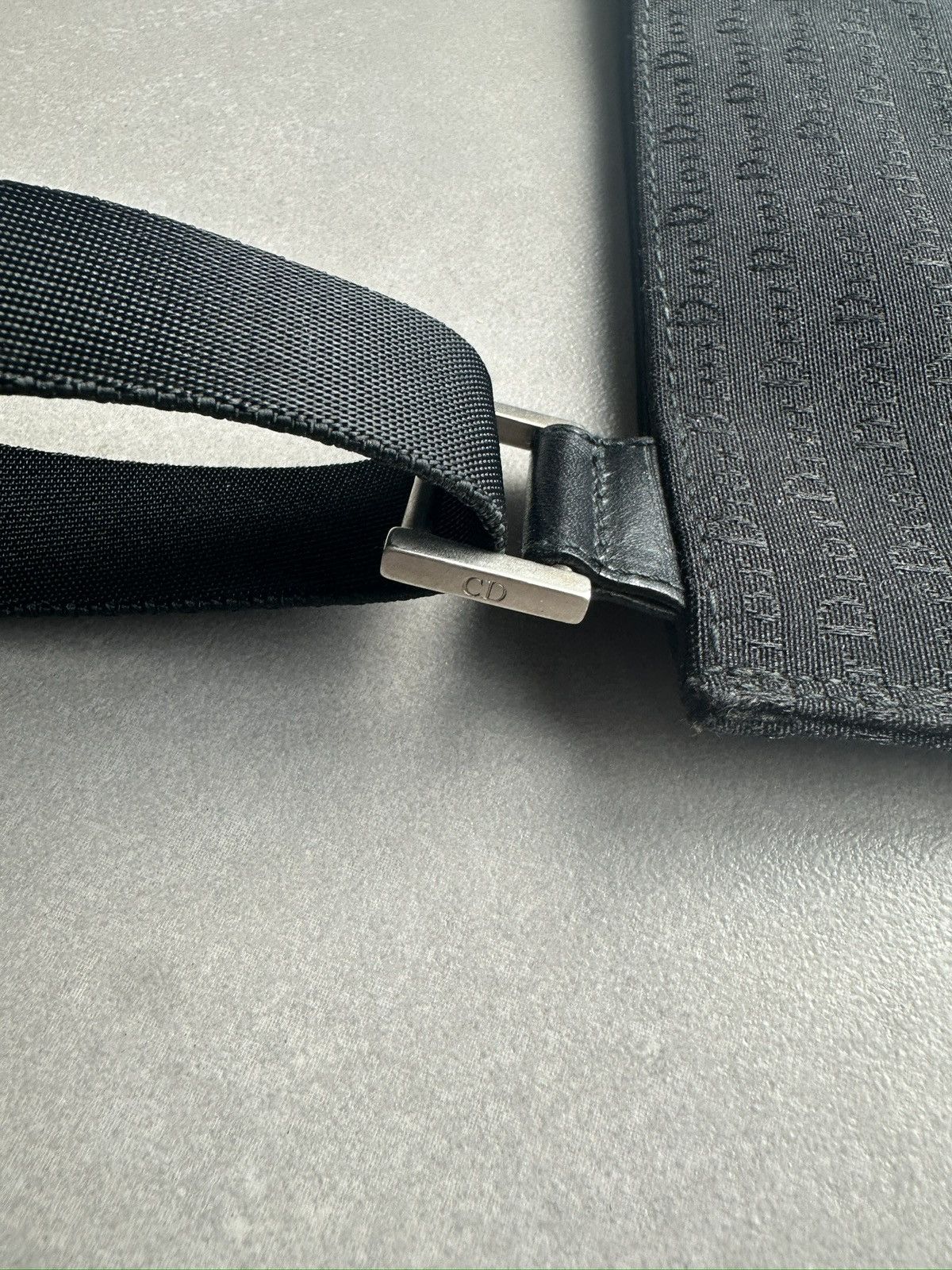 Dior × Hedi Slimane Dior Homme AW04 “Victim of the crime” monogram shoulder bag Size ONE SIZE - 6 Thumbnail
