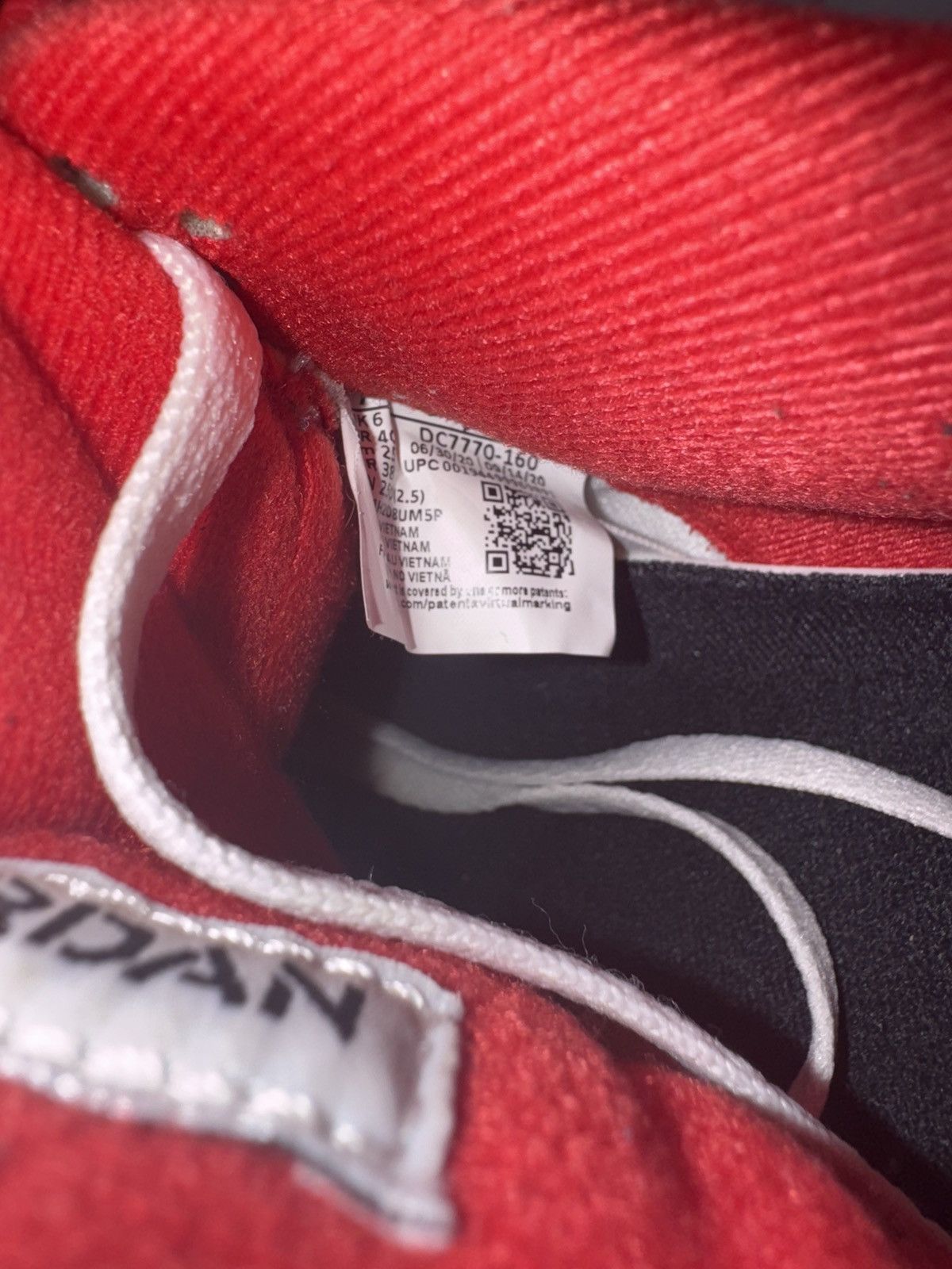 Nike Jordan 4 fire reds Size US 7 / EU 40 - 6 Thumbnail