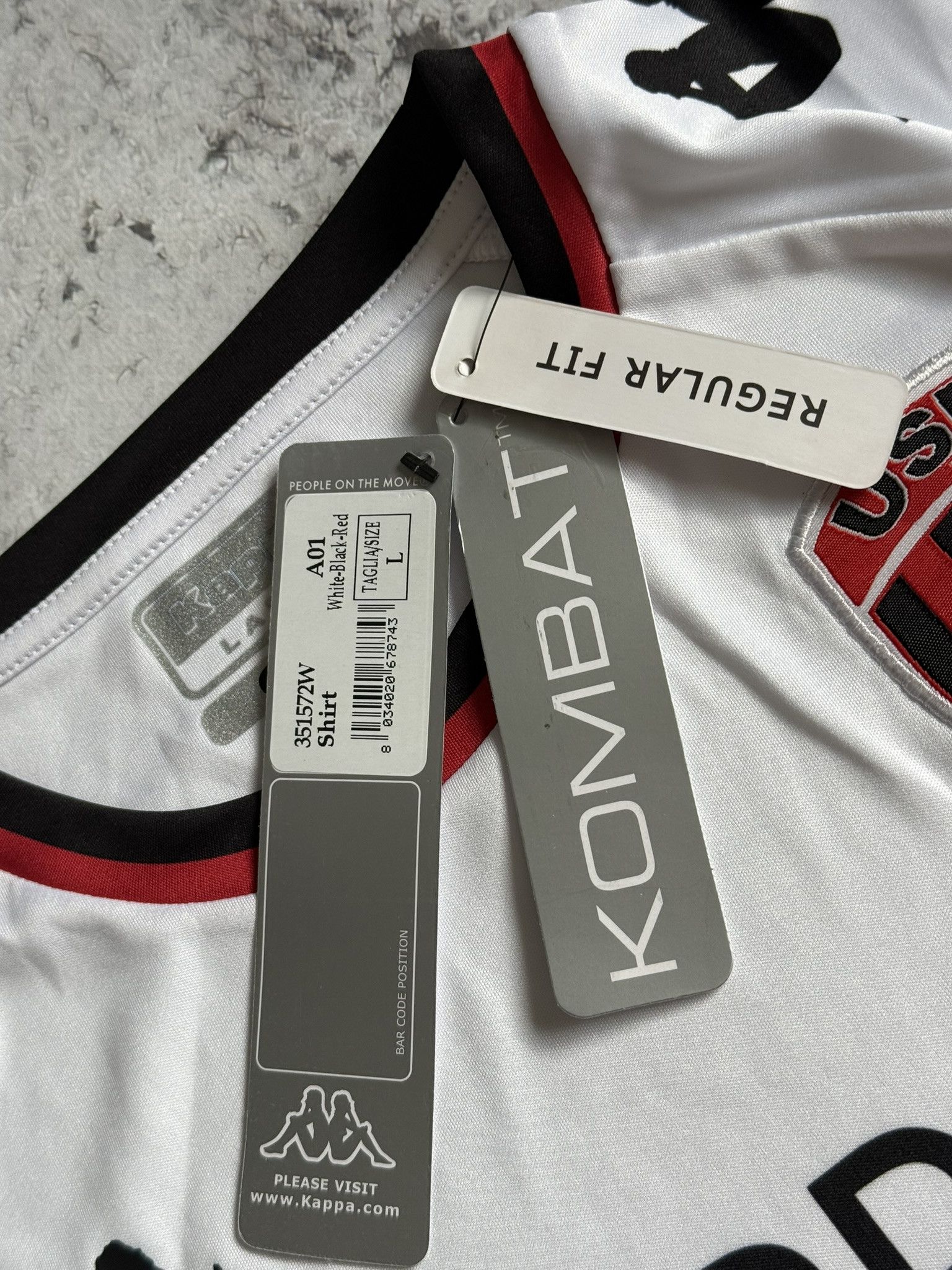 Kappa USMA Alger 2021/2022 Away Football Shirt Jersey Kappa size L Size US L / EU 52-54 / 3 - 4 Thumbnail