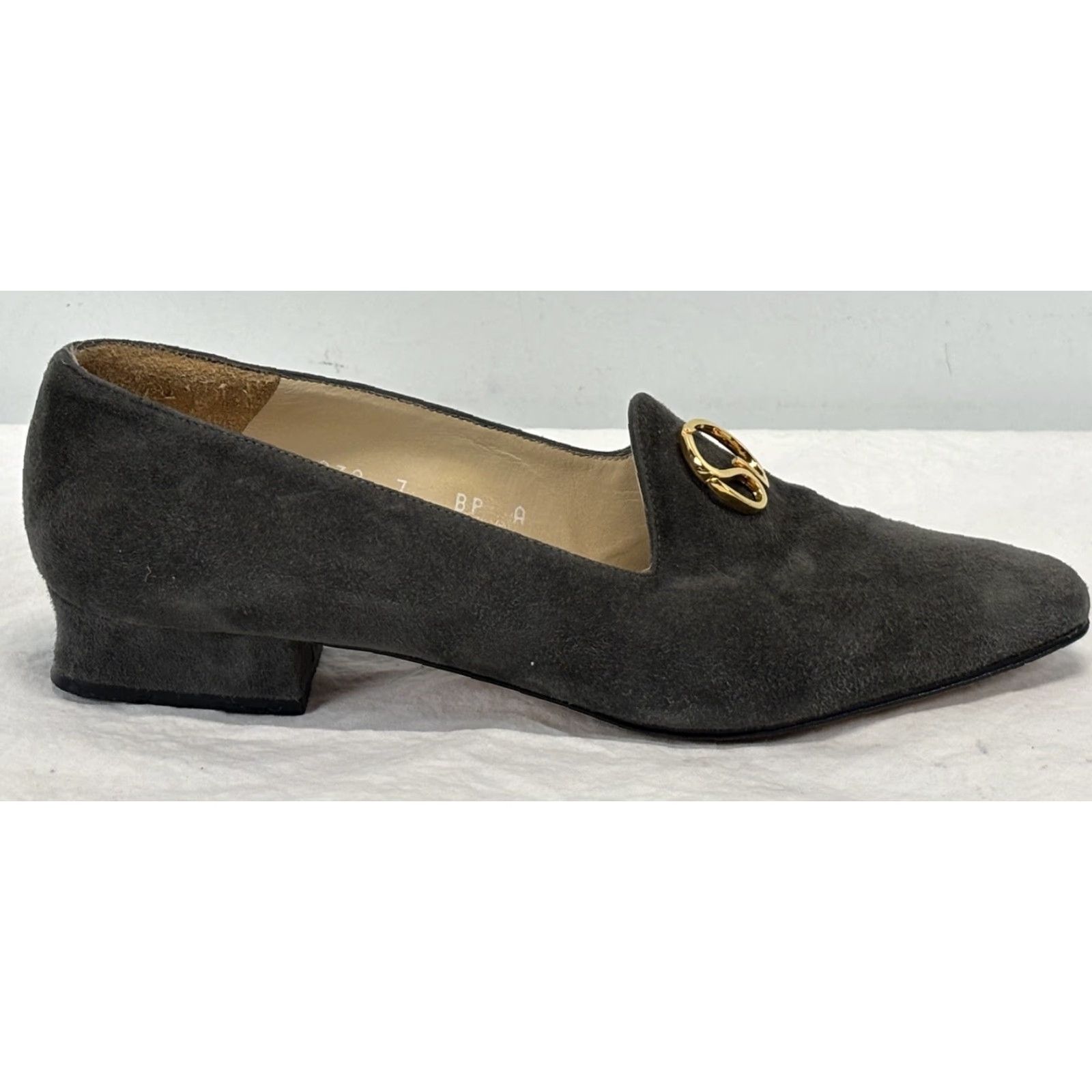 St. John VINTAGE St. John Suede Pumps Women’s 7 Gray Logo Made In Italy Heel Slip On Money - 2 photos damage Size US 7 / IT 37 - 2 Thumbnail