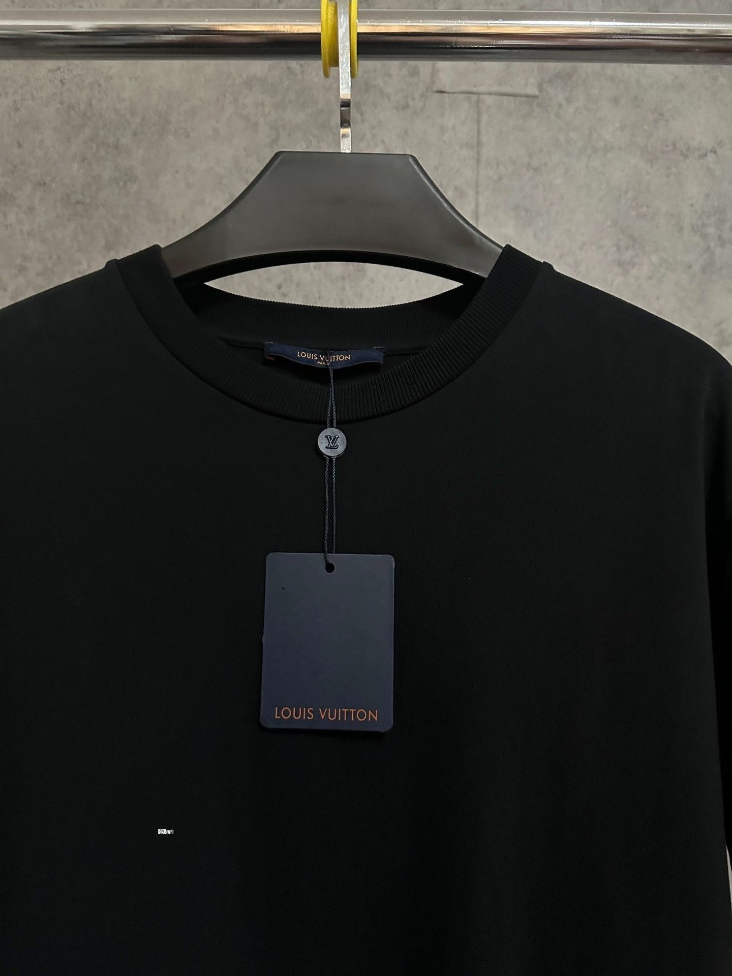 Louis Vuitton Louis Vuitton Classic Short-Sleeve T-Shirt Size US S / EU 44-46 / 1 - 6 Thumbnail