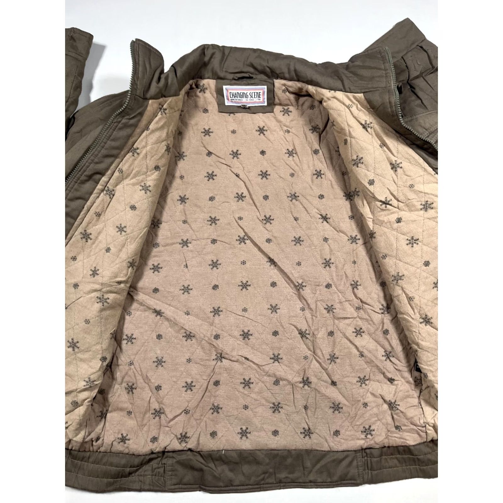 Vintage VINTAGE Changing Scene Jacket M Brown Canvas Quilted Parka Winter Unisex Adults Regular Fit Cotton Lining Padded Zip Pocket/Collar Size US M / EU 48-50 / 2 - 7 Thumbnail