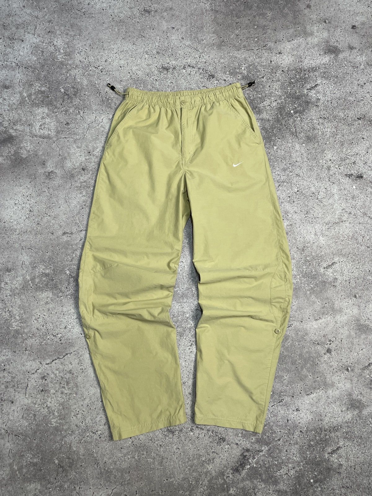 Vintage Vintage Nike Cargo Pants Y2K Style Drill Nylon Size M Size US 32 / EU 48 - 1 Thumbnail