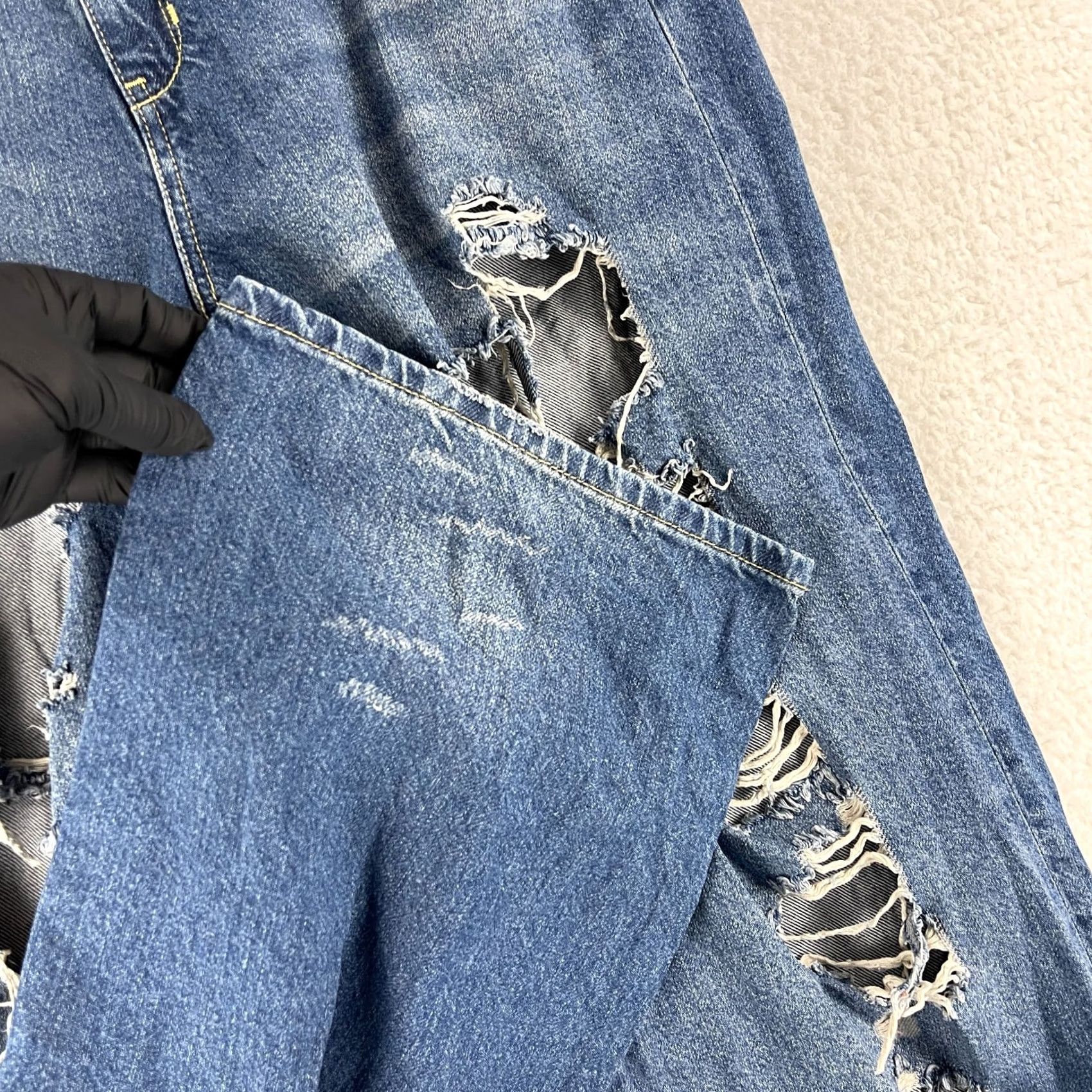 Vintage VINTAGE Anthropologie Pilcro Joey High Rise Straight Jeans Womens 31 Destroyed Denim Size 24" / US 00 / IT 34 - 7 Thumbnail