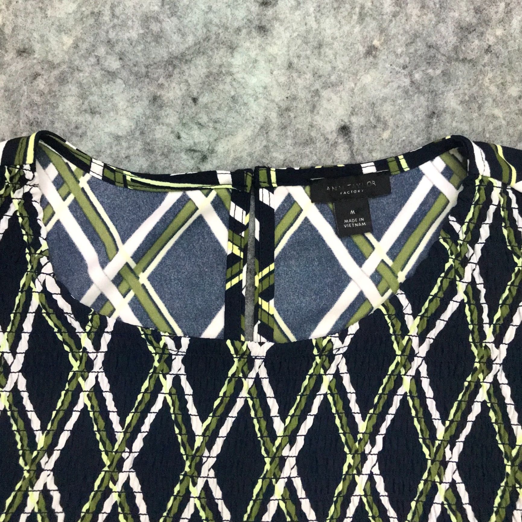 Ann Taylor Ann Taylor Blouse Shirt Womens Medium Blue Crosshatch Striped Flowy Short Sleeve Bell Sleeve Round Neck Pullover Casual Womens Top Size M / US 6-8 / IT 42-44 - 3 Thumbnail