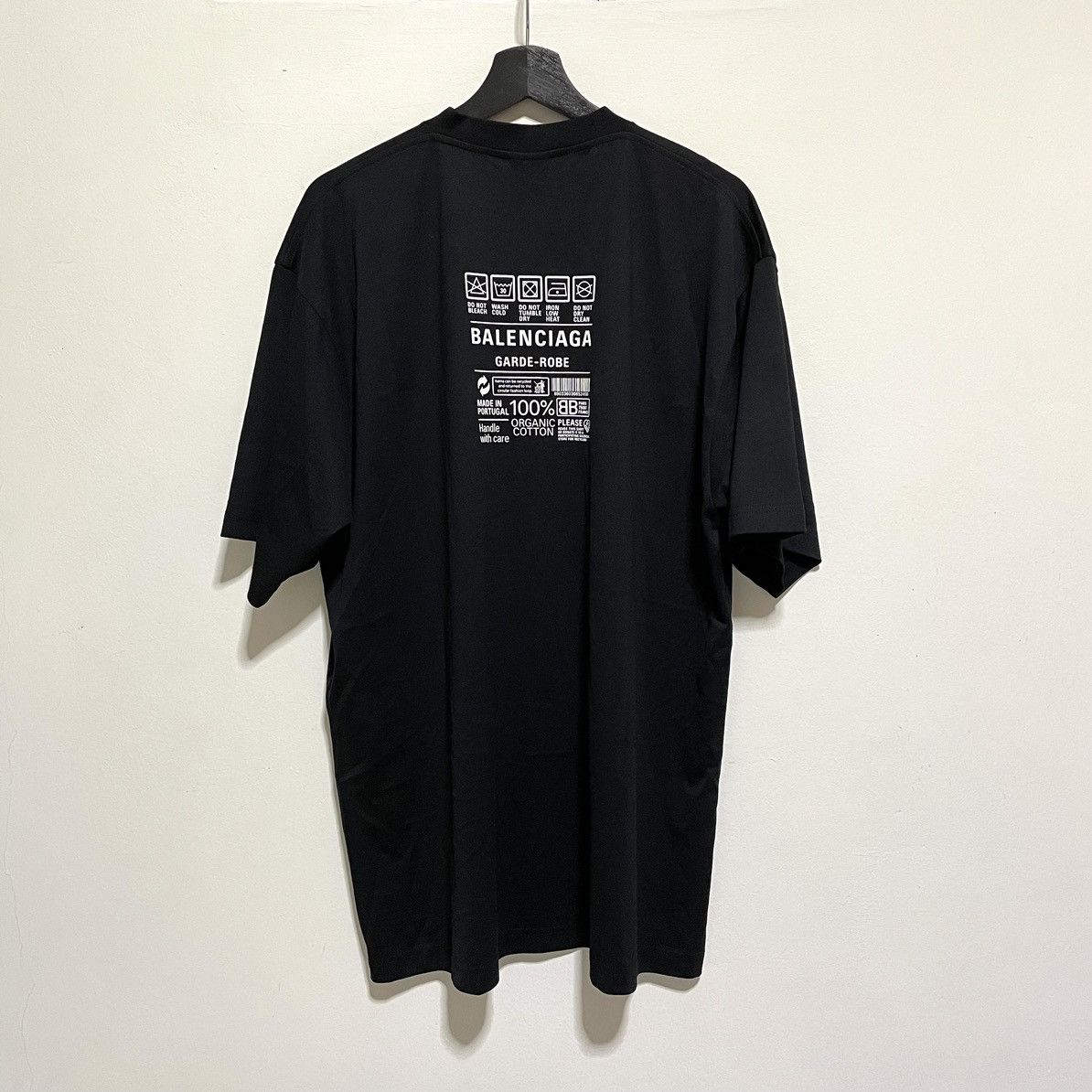 Balenciaga t shirt label best sale