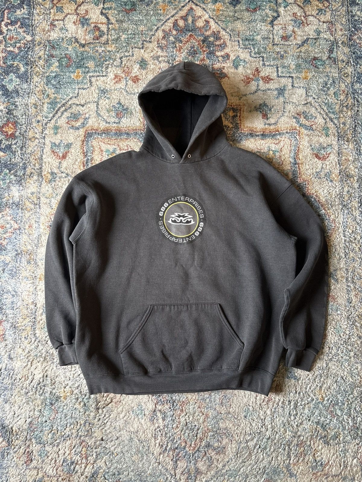 Vintage Vintage Lee 686 Enterprises Black Faded Pullover Hoodie Size US L / EU 52-54 / 3 - 1 Thumbnail