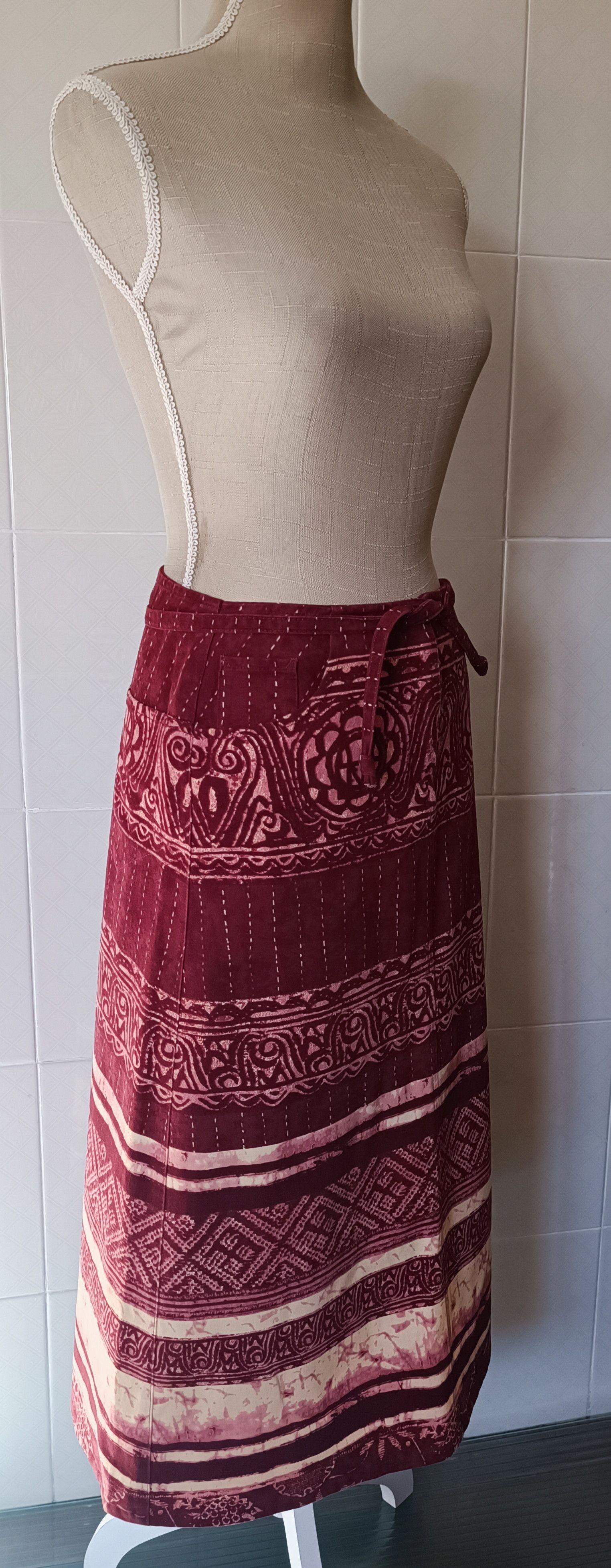 Jean Paul Gaultier 90's- Burgundy maxi skirt with ethnic print. Size 28" / US 6 / IT 42 - 24 Thumbnail