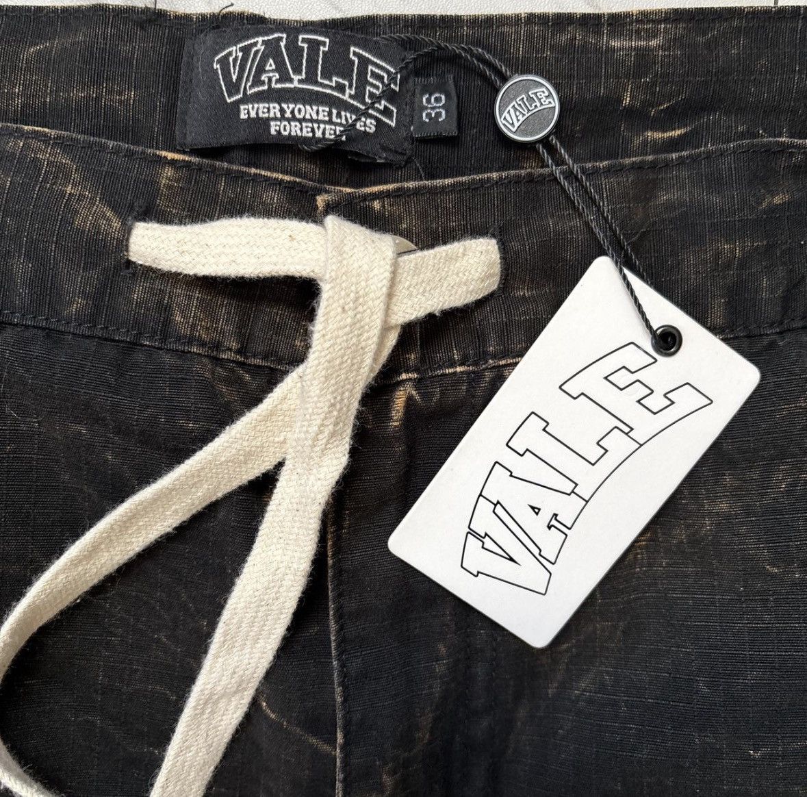 Vale Vale Everyone Lives Forever Cargo Pants Size US 36 / EU 52 - 1 Thumbnail