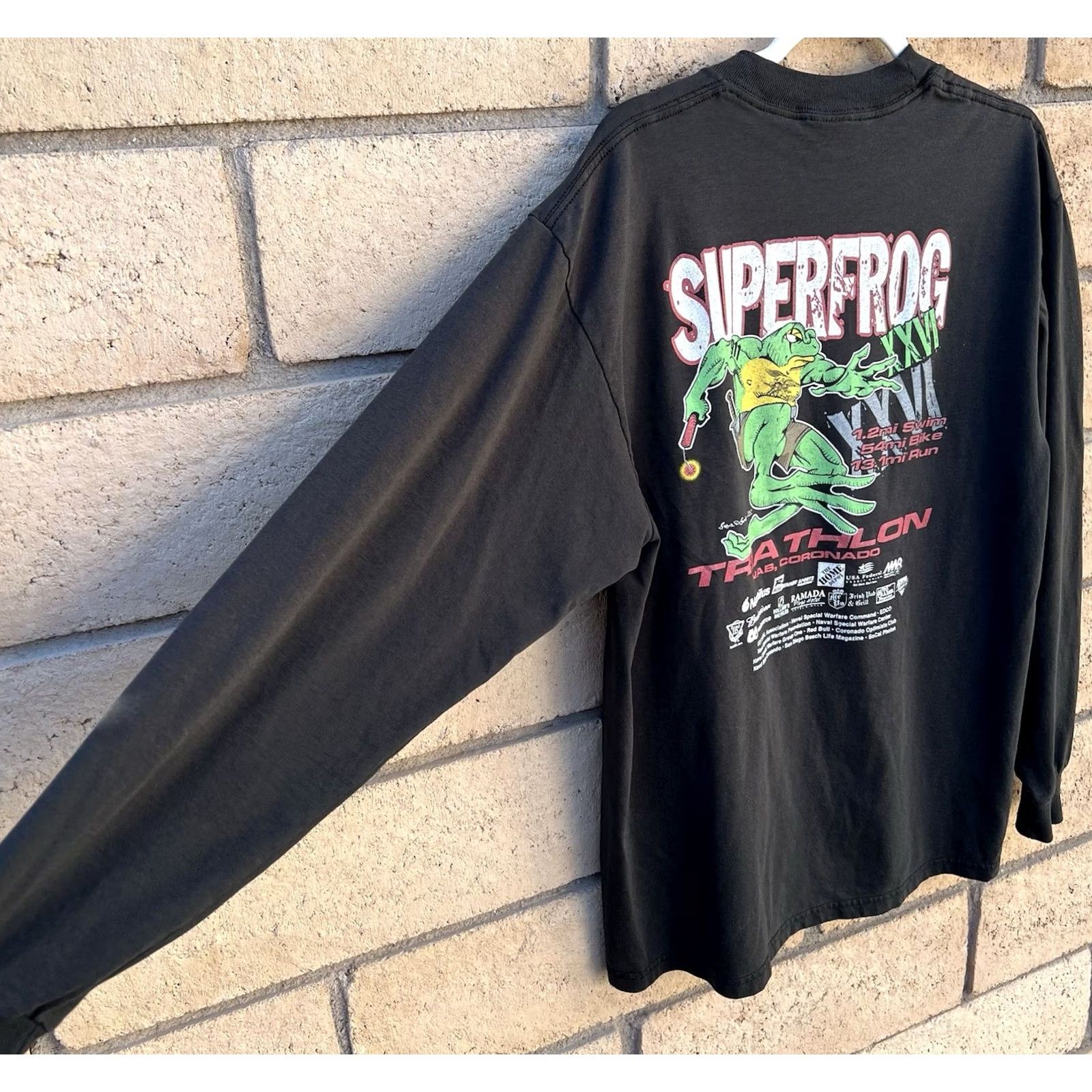 Jerzees VINTAGE Superfrog XVII Triathlon Shirt Mens Large Black 2004 Jerzees Distressed Long Sleeve Graphic Tee Size US L / EU 52-54 / 3 - 7 Thumbnail