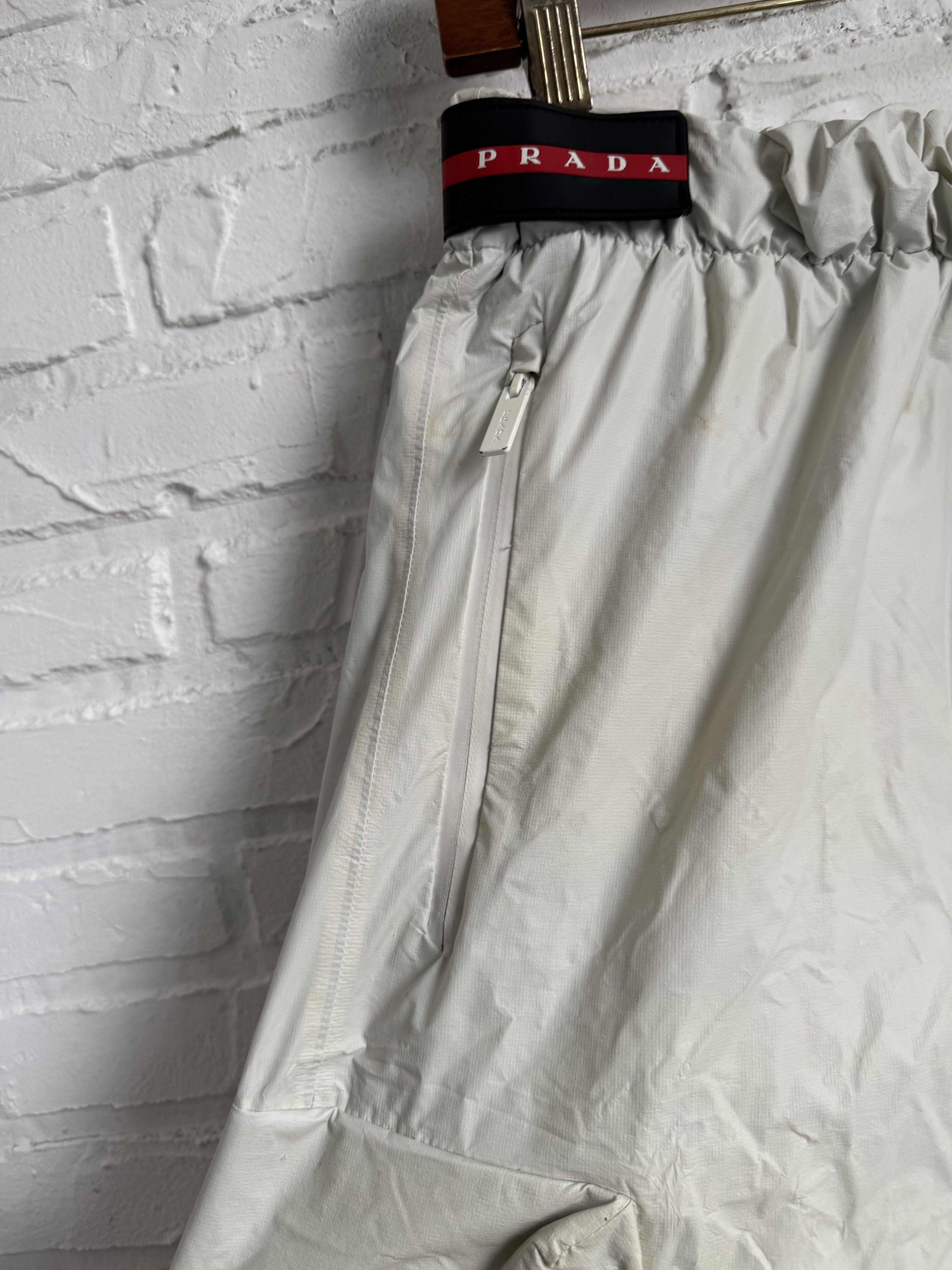 Prada 2019 Prada linea rossa cargo shorts Size US 32 / EU 48 - 15 Thumbnail