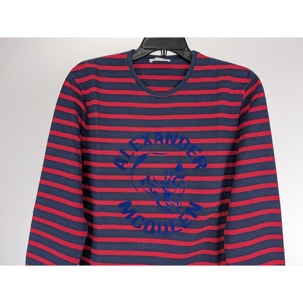 Alexander McQueen o1rshd1 Stripe Long Sleeve Velvet Skull Logo T-Shirt Size US S / EU 44-46 / 1 - 6 Thumbnail