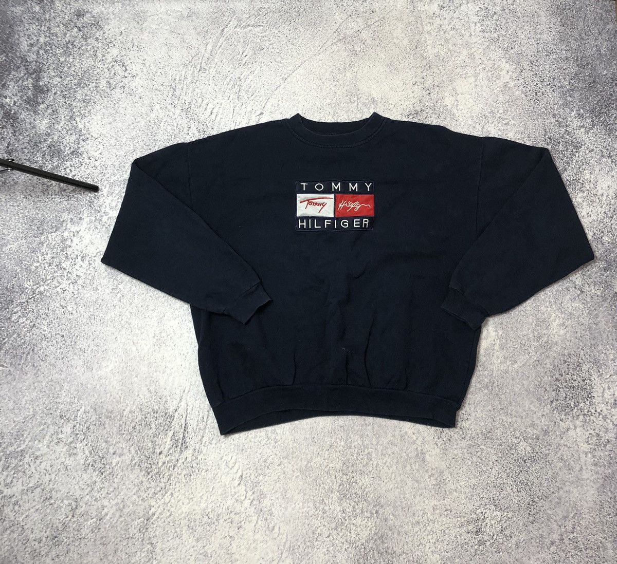 Tommy Hilfiger Vintage Sweater Tommy Hilfiger big logo y2k casual japan Size US L / EU 52-54 / 3 - 1 Thumbnail