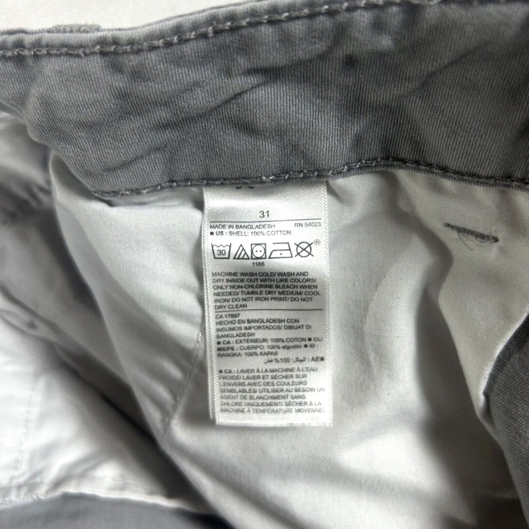Old Navy Old Navy Mens Khaki Shorts Size 31 Casual Chino Flat Front Gray Bermuda Cotton Short Size US 31 - 4 Thumbnail