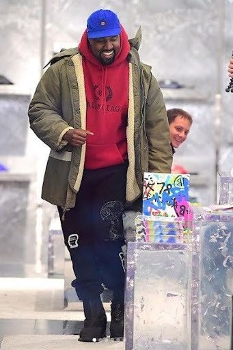 Balenciaga Oversized Crest Logo Hoodie Size US S / EU 44-46 / 1 - 2 Thumbnail