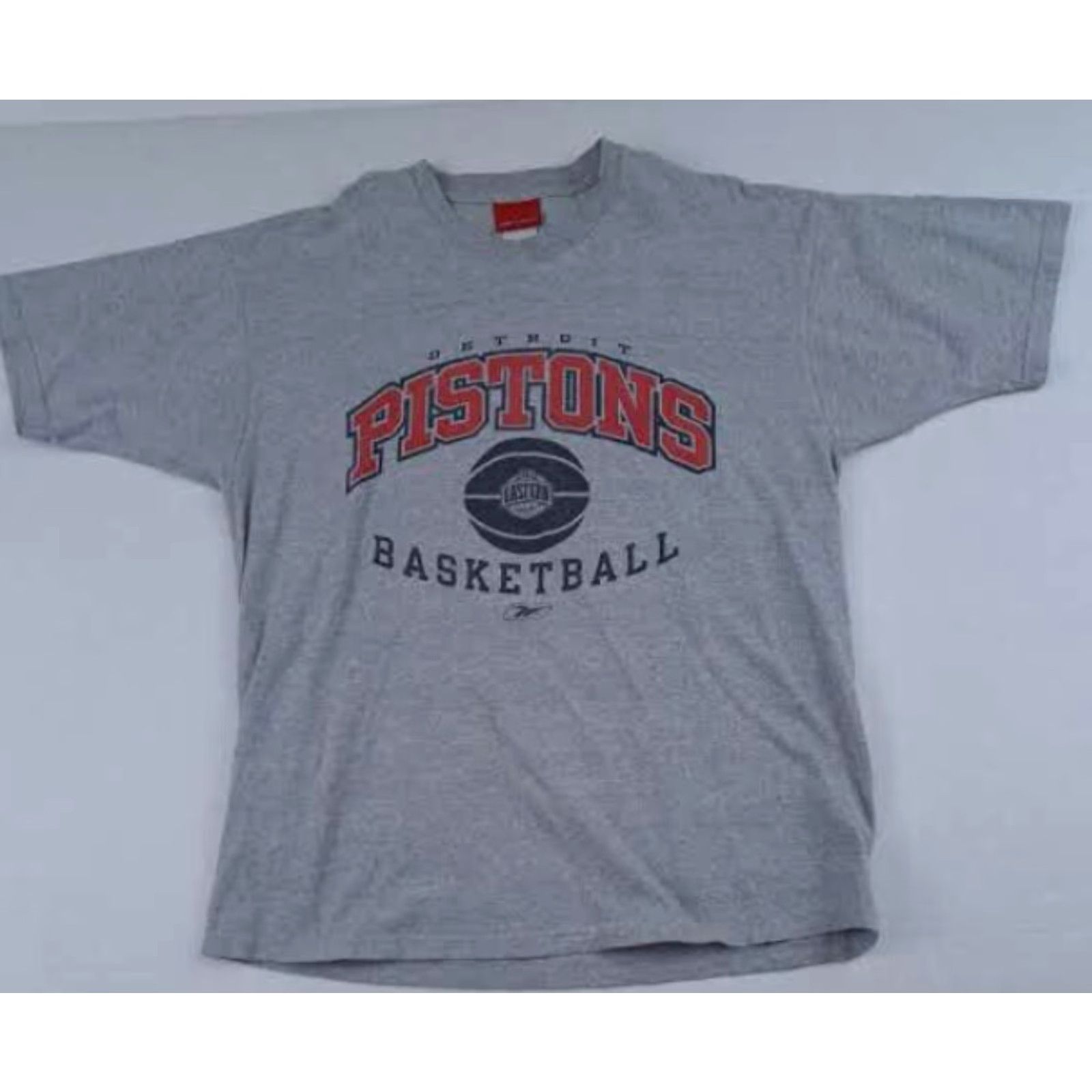 Reebok VINTAGE Detroit Pistons Basketball T-Shirt Reebok L Gray Men Short Sleeve 1990s Sports Shirt Mens Size US L / EU 52-54 / 3 - 2 Thumbnail