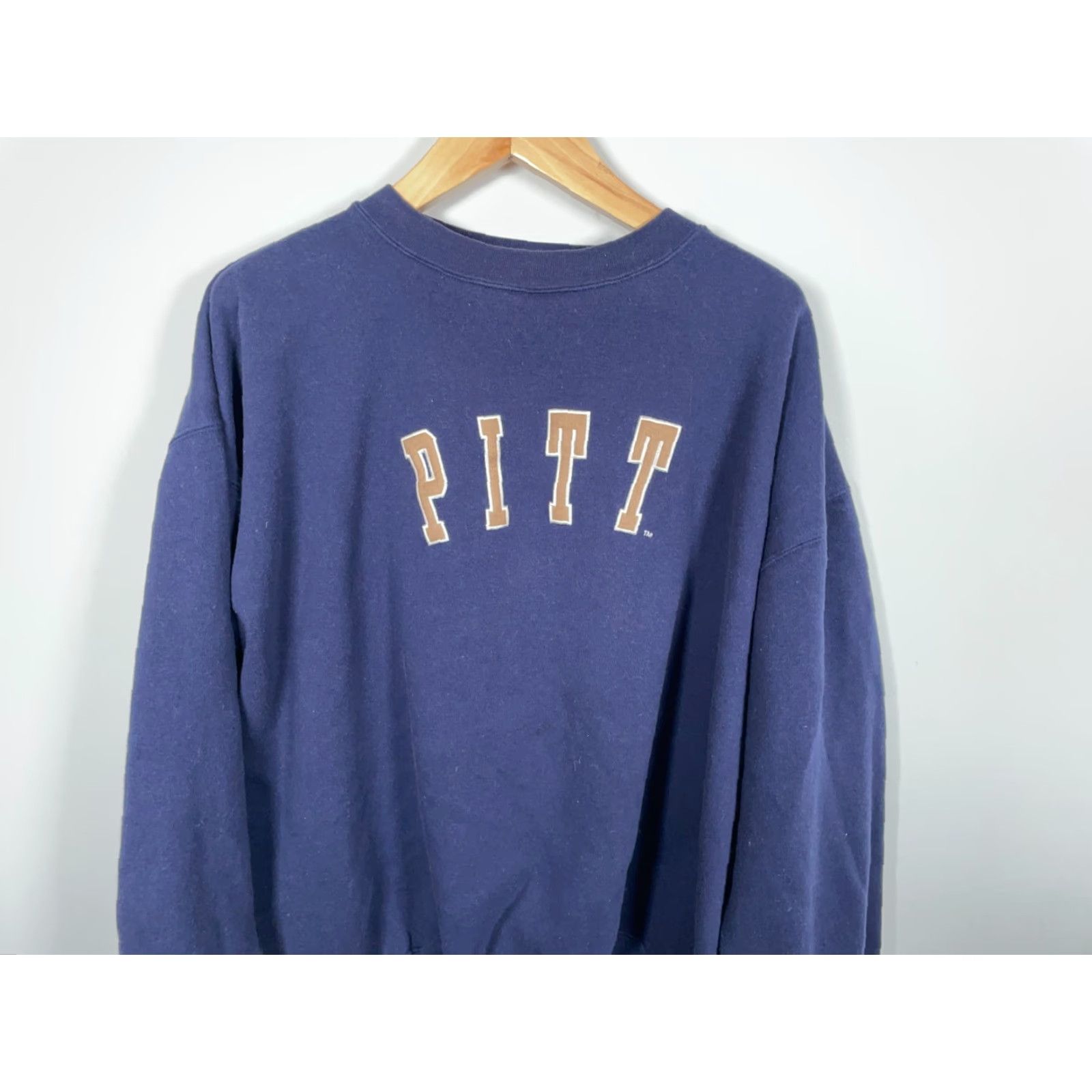 Vintage VINTAGE University of Pittsburgh Sweatshirt Crewneck 2XL Blue Embroidered Mens Pullover, College, 90s, Red Oak Size US XXL / EU 58 / 5 - 4 Thumbnail